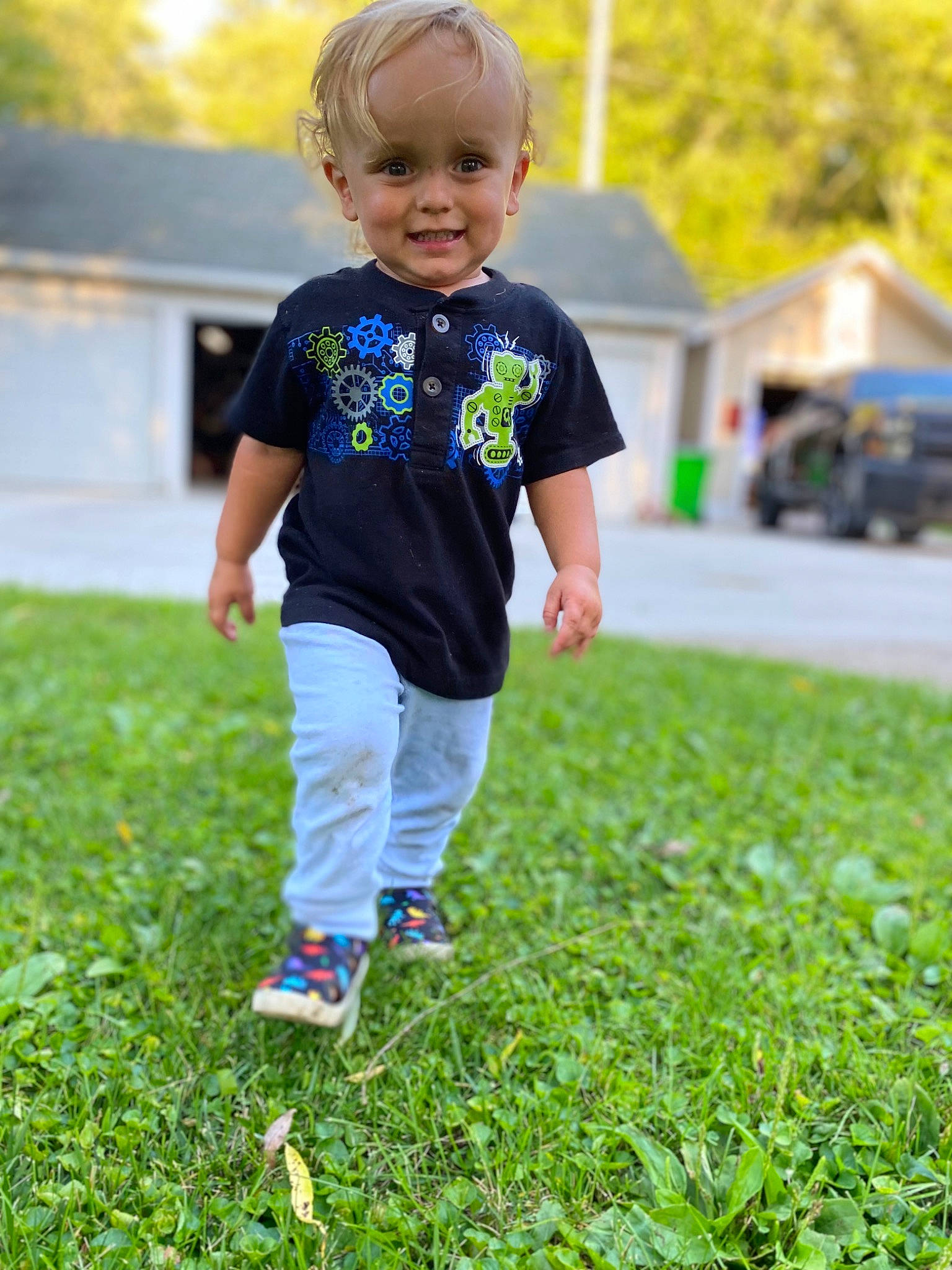 Kayne is registered to the contest to win money with this photo: baby, baby_toddler_clothing, child, electric_blue, fun, grass, grassland, green, happy, joy, lawn, leisure, people_in_nature, person, plant, recreation, smile, summer, t_shirt, toddler