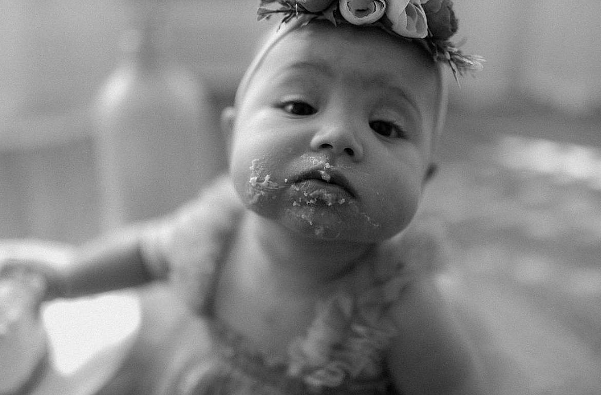 Lola is registered to the contest to win money with this photo: bathing, black_and_white, chest, close_up, eye, eyebrow, eyelash, fashion_accessory, flash_photography, fun, happy, headband, headgear, headpiece, iris, lip, monochrome, monochrome_photography, person, style