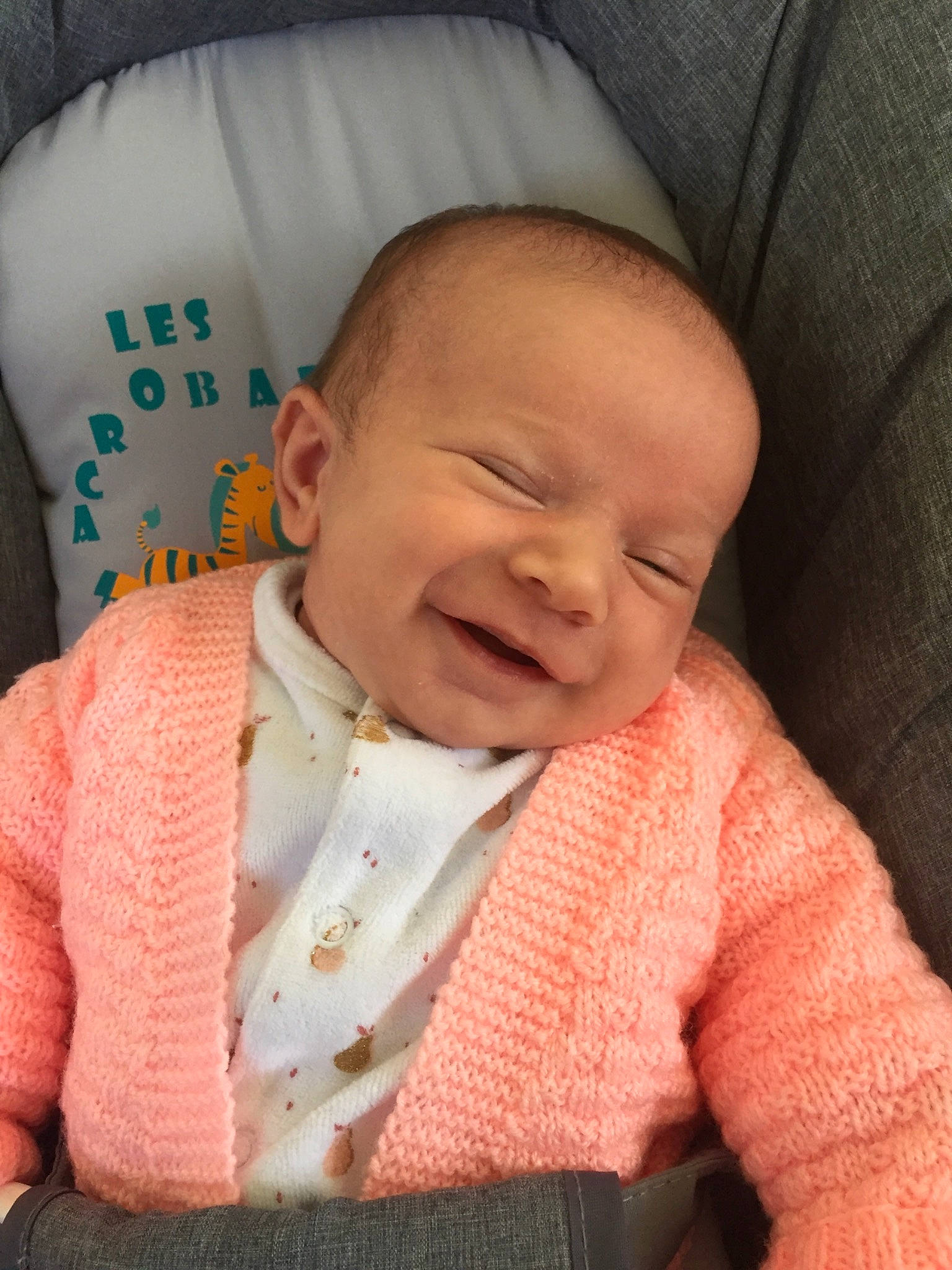 Cyrielle participe au concours pour gagner de l'argent avec cette photo : baby, baby_products, baby_sleeping, baby_toddler_clothing, cheek, child, collar, comfort, face, finger, iris, linens, lip, mouth, nose, outerwear, person, skin, sleeve, toddler