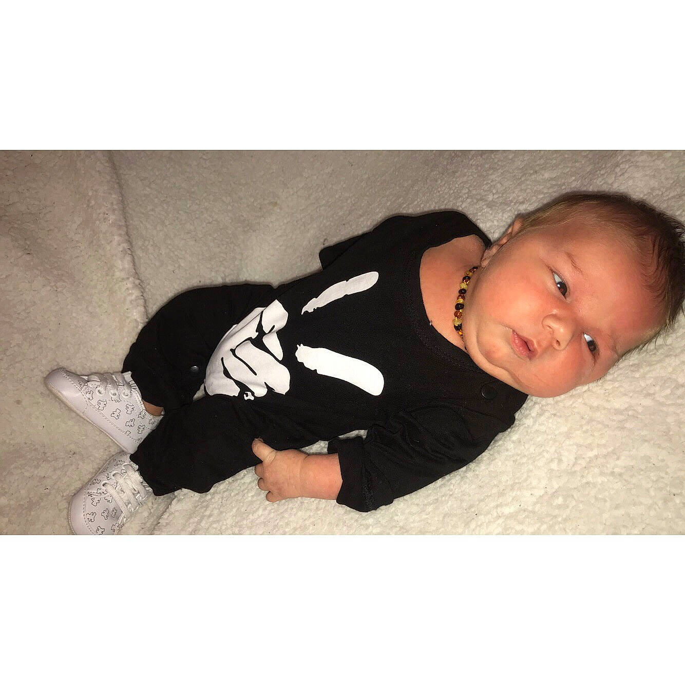 Maël participe au concours pour gagner de l'argent avec cette photo : child, infant, person, product, textile, toddler