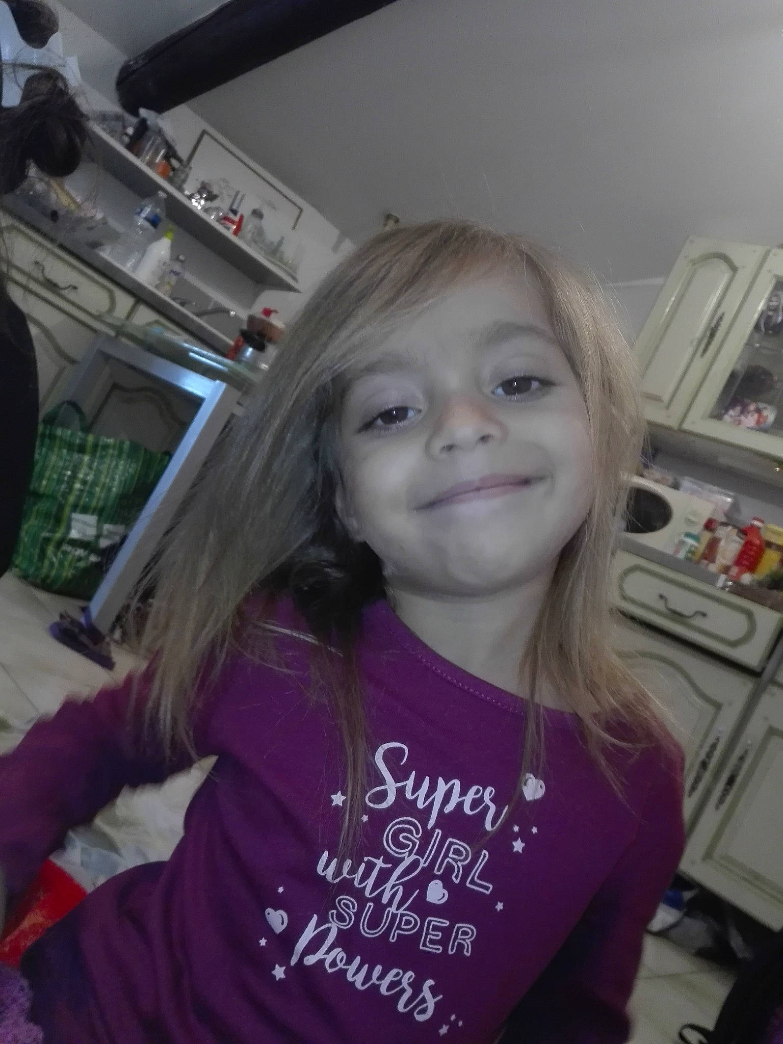 Kellina a rejoint le concours — aidez-le/la à gagner de superbes lots ! blond, child, face, fun, hair, joy, long_hair, person, photography, selfie, smile, t_shirt