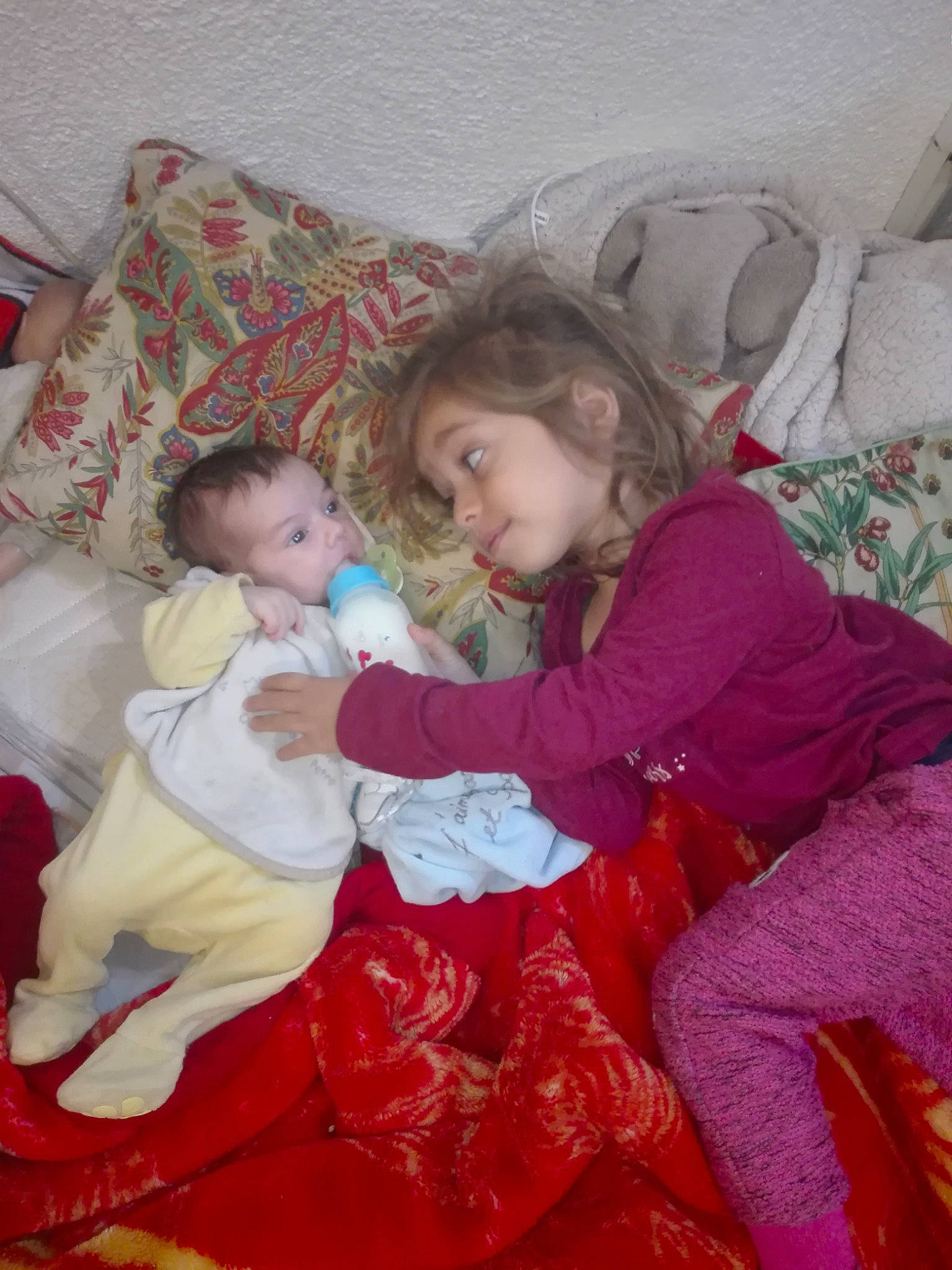 Kellina a rejoint le concours — aidez-le/la à gagner de superbes lots ! baby, cheek, child, person, play, sibling, skin, toddler