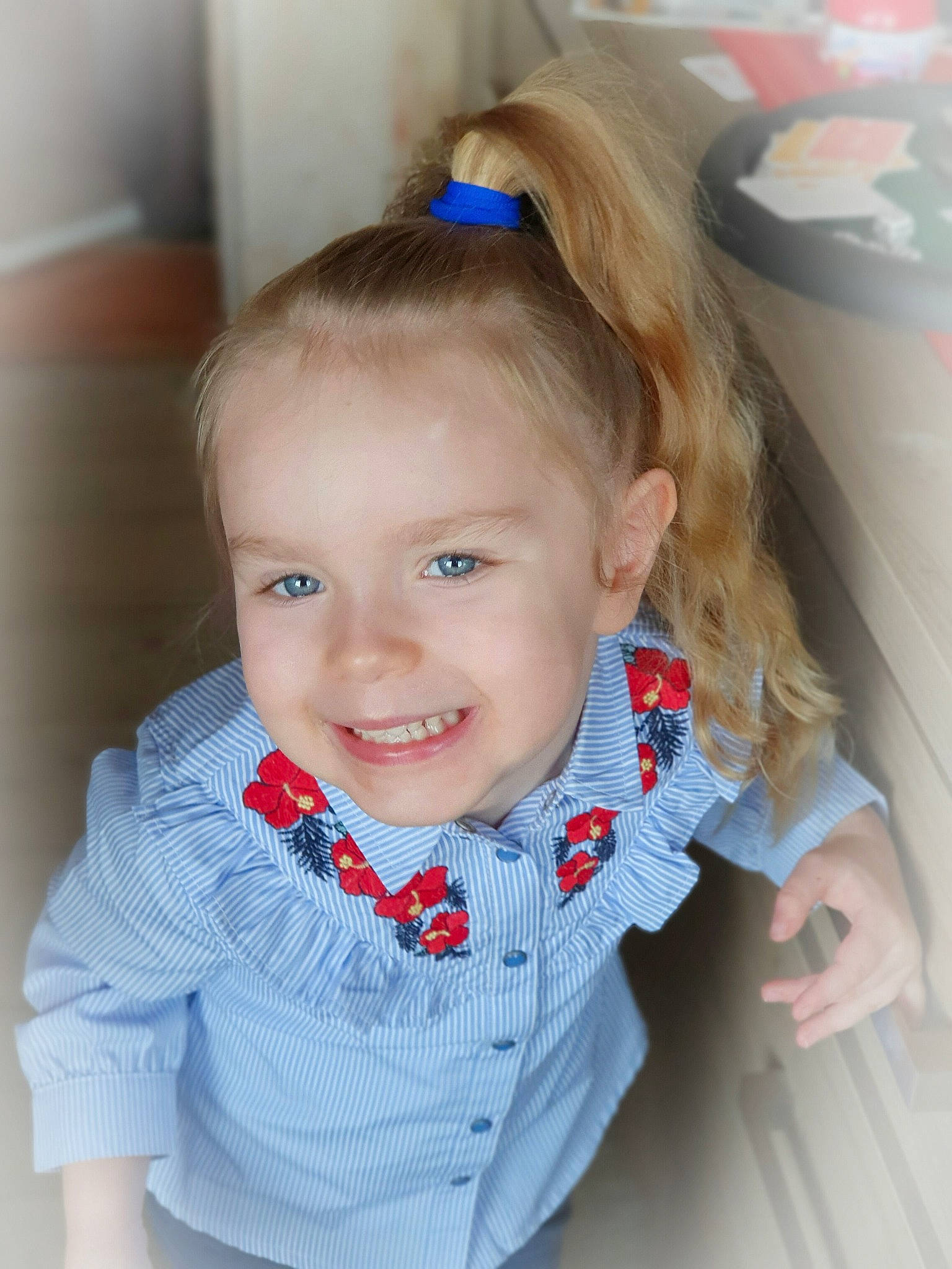 Aria a rejoint le concours — aidez-le/la à gagner de superbes lots ! arm, azure, baby_toddler_clothing, cheek, chin, clothing, eyebrow, facial_expression, finger, fun, happy, headgear, iris, joy, mammal, mouth, neck, person, shoulder, skin