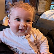 Emy a rejoint le concours — aidez-le/la à gagner de superbes lots ! baby, child, infant, smile, face, eyes, hair, clothing, onesie, pink, cute, portrait, indoors, cozy, hand, teddy_bear, embroidery, couch, home, happy