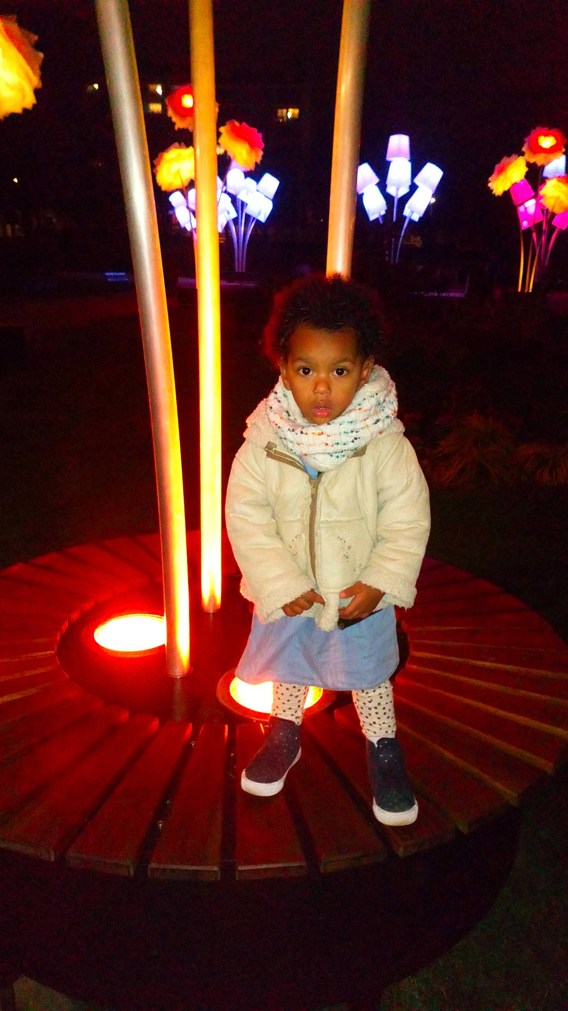 Aida a rejoint le concours — aidez-le/la à gagner de superbes lots ! child, fun, light, lighting, person