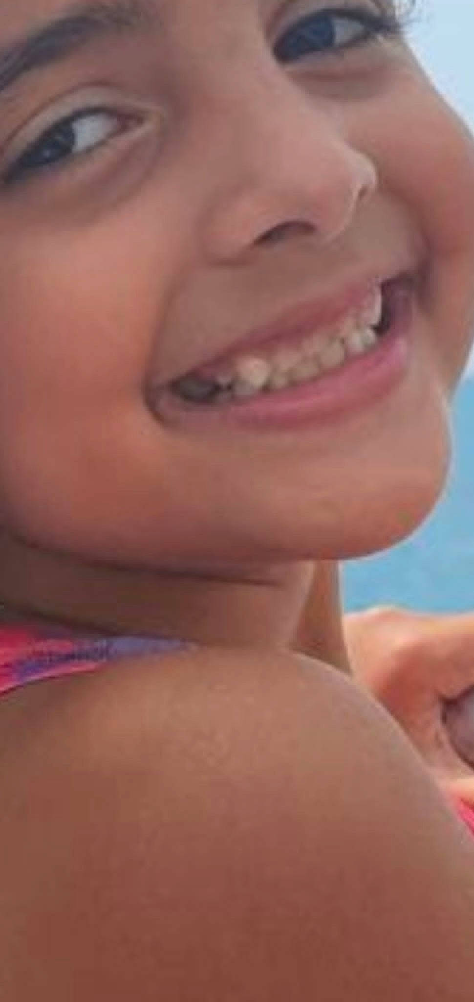 Emma a rejoint le concours — aidez-le/la à gagner de superbes lots ! cheek, ear, eye, eyebrow, eyelash, face, gesture, hair, hairstyle, happy, head, human_body, jaw, joy, lip, mouth, neck, nose, person, skin