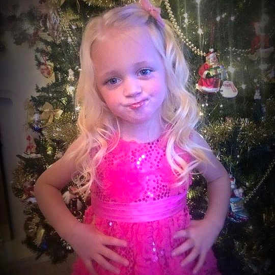 Amelia-grace is registered to the contest to win money with this photo: