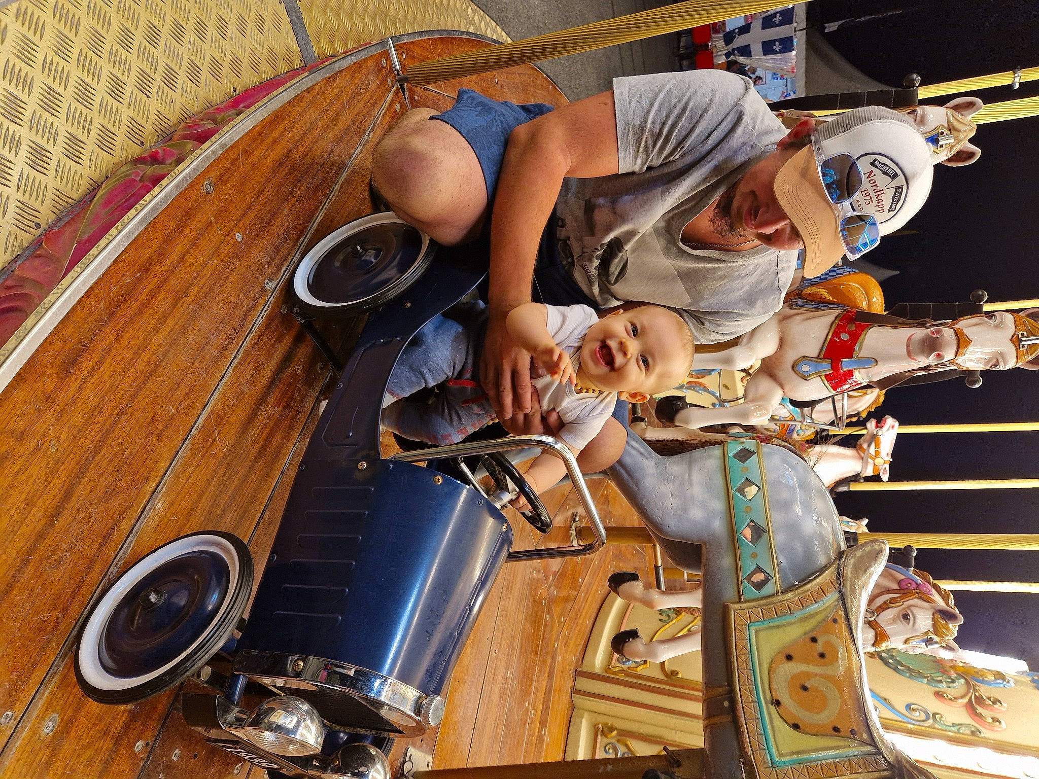 Ezio participe au concours pour gagner de l'argent avec cette photo : engineering, eyewear, fun, hardwood, hat, joy, leisure, machine, motor_vehicle, person, recreation, room, shorts, sunglasses, tableware, vehicle, wine_glass, wood