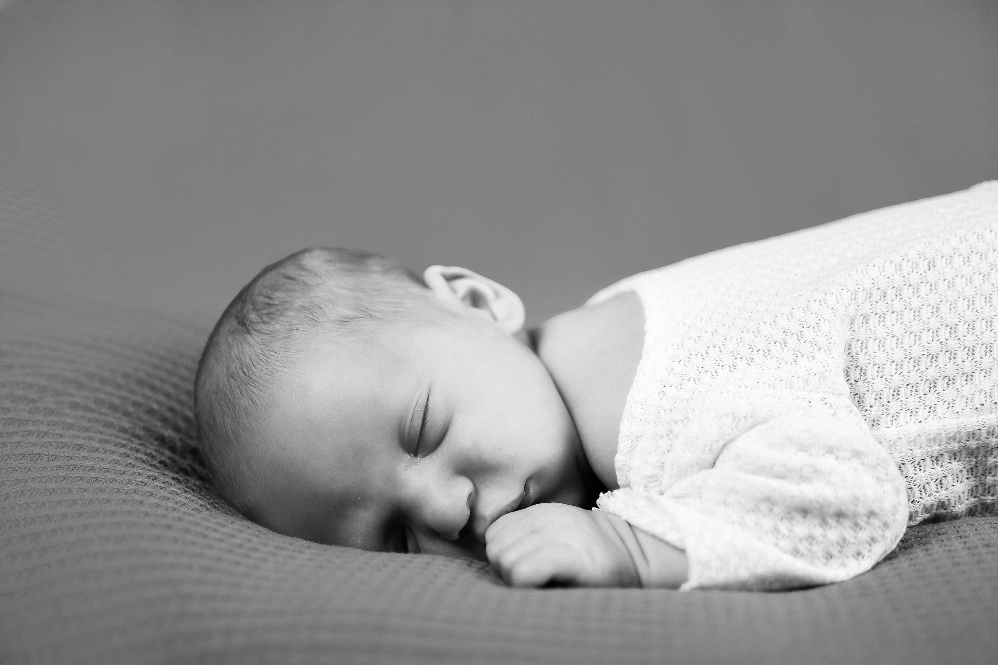 Santino participe au concours pour gagner de l'argent avec cette photo : baby, baby_sleeping, baby_toddler_clothing, bedtime, cheek, child, comfort, finger, flash_photography, happy, iris, linens, monochrome, monochrome_photography, nap, person, portrait_photography, room, skin, sleeve