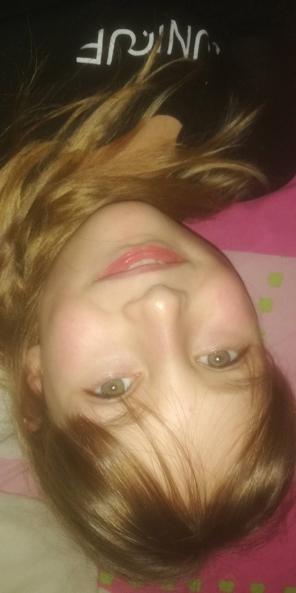 Shana participe au concours pour gagner de l'argent avec cette photo : beauty, blond, brown_hair, cheek, chin, close_up, eyebrow, eyelash, feathered_hair, forehead, hair_coloring, hairstyle, iris, jaw, joy, layered_hair, lip, makeover, organ, person