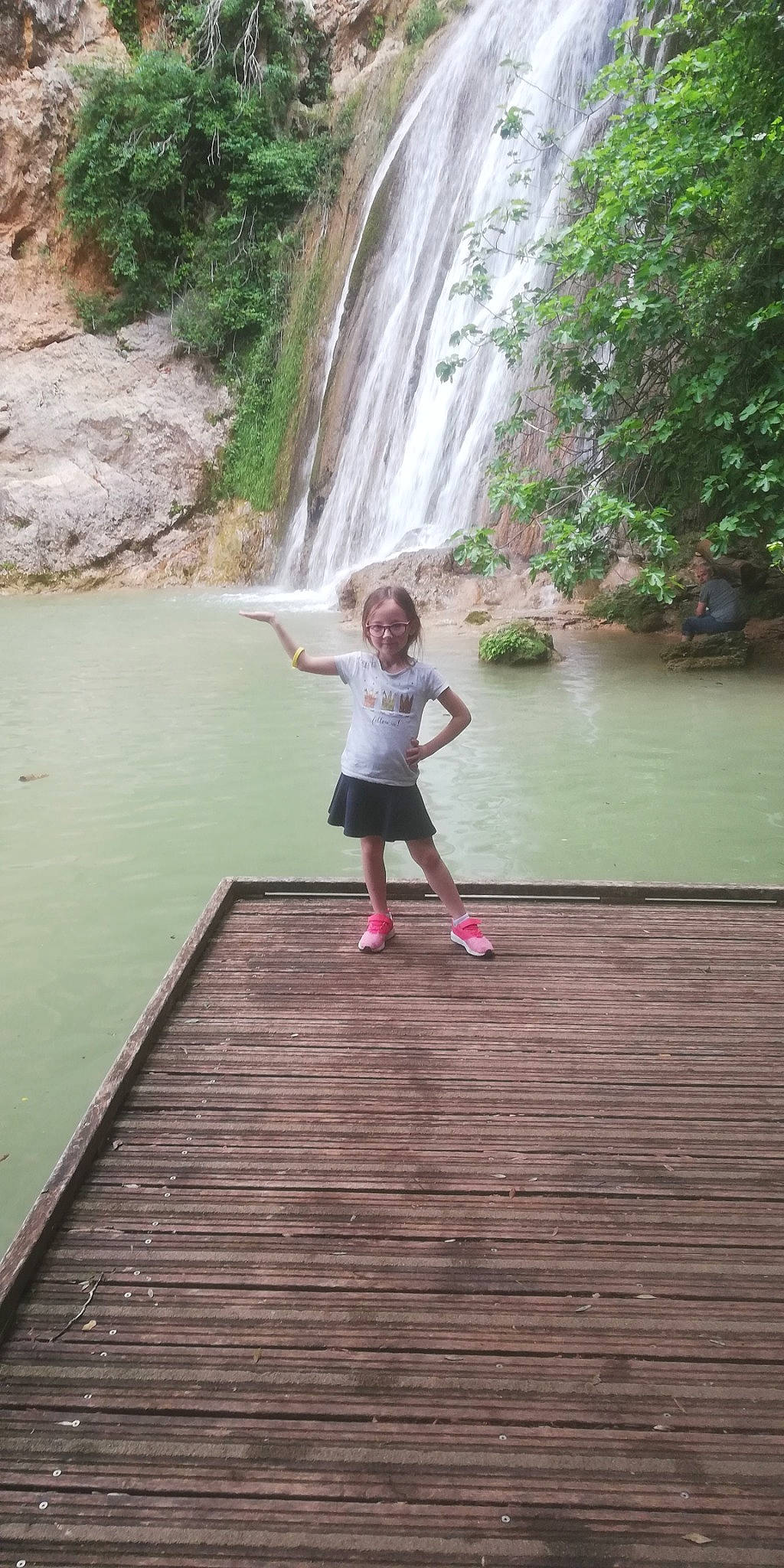 Alea participe au concours pour gagner de l'argent avec cette photo : beauty, boardwalk, deck, dock, fluvial_landforms_of_streams, foot, leisure, nature, person, plank, spring, stream, summer, vacation, water_feature, water_resources, watercourse, waterfall, wood, wood_flooring