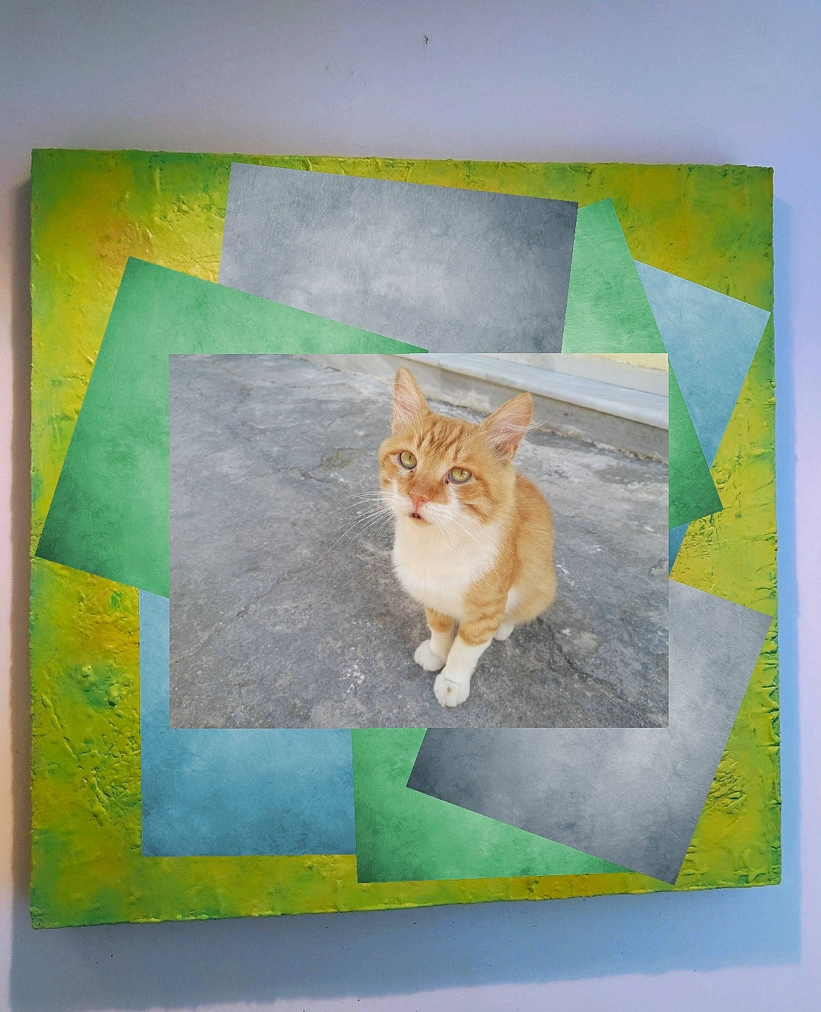 Alma a rejoint le concours — aidez-le/la à gagner de superbes lots ! art, brown, carnivore, cat, creative_arts, fawn, felidae, illustration, paint, painting, paper, pattern, rectangle, room, small_to_medium_sized_cats, tail, textile, visual_arts, whiskers, wood