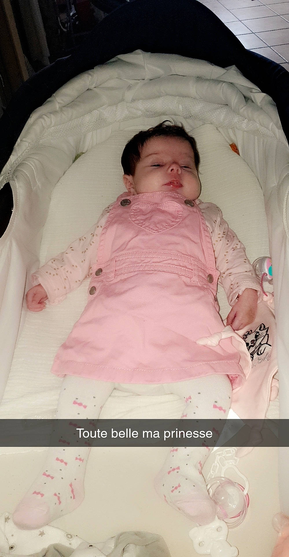 Octavia participe au concours pour gagner de l'argent avec cette photo : baby, baby_products, bed, bedtime, birth, cheek, child, infant_bed, person, pink, product, skin, textile, toddler