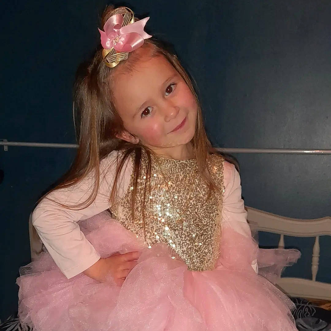 Elyna participe au concours pour gagner de l'argent avec cette photo : beauty, bridal_accessory, bridal_clothing, bridal_party_dress, dress, embellishment, fashion_design, flash_photography, fun, gown, happy, headpiece, human_body, iris, jewellery, joy, long_hair, person, pink, skin