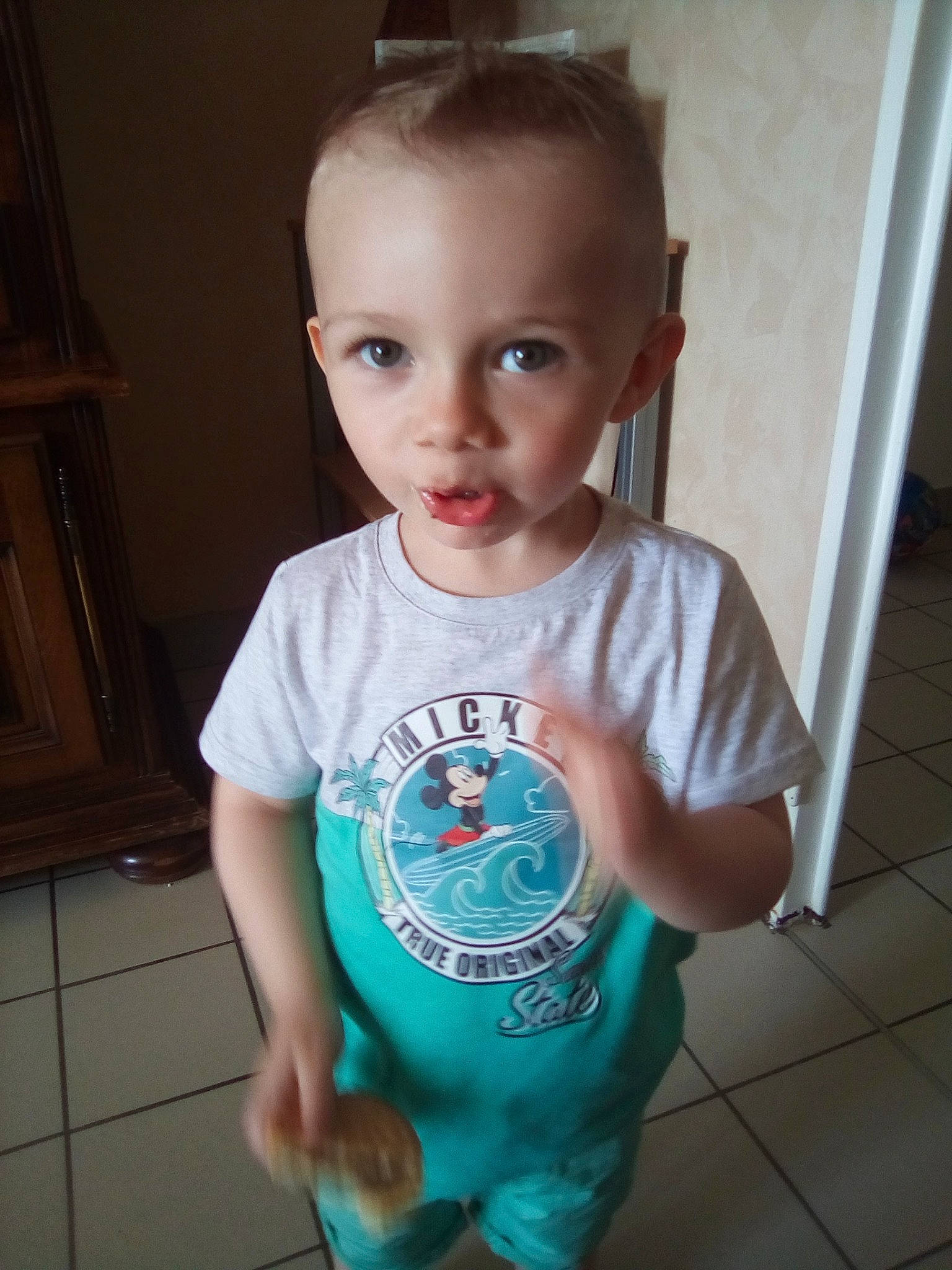 Loïc a rejoint le concours — aidez-le/la à gagner de superbes lots ! baby, baby_toddler_clothing, blue, child, cool, neck, person, sleeve, smile, t_shirt, toddler, turquoise