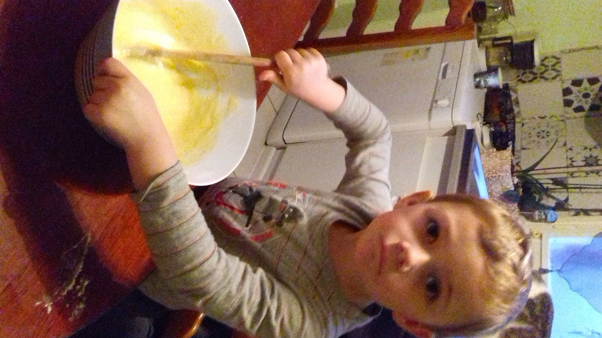 Loic a rejoint le concours — aidez-le/la à gagner de superbes lots ! art, child, comfort_food, cooking, cuisine, dish, drink, engineering, food, fun, gesture, ingredient, machine, person, recipe, refrigerator, room, science, t_shirt, visual_arts