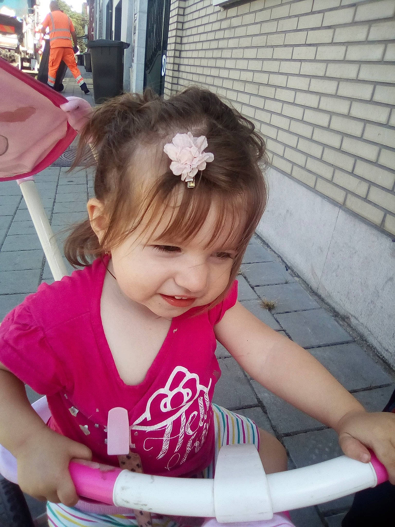 Lucy a rejoint le concours — aidez-le/la à gagner de superbes lots ! child, daughter, person, toddler