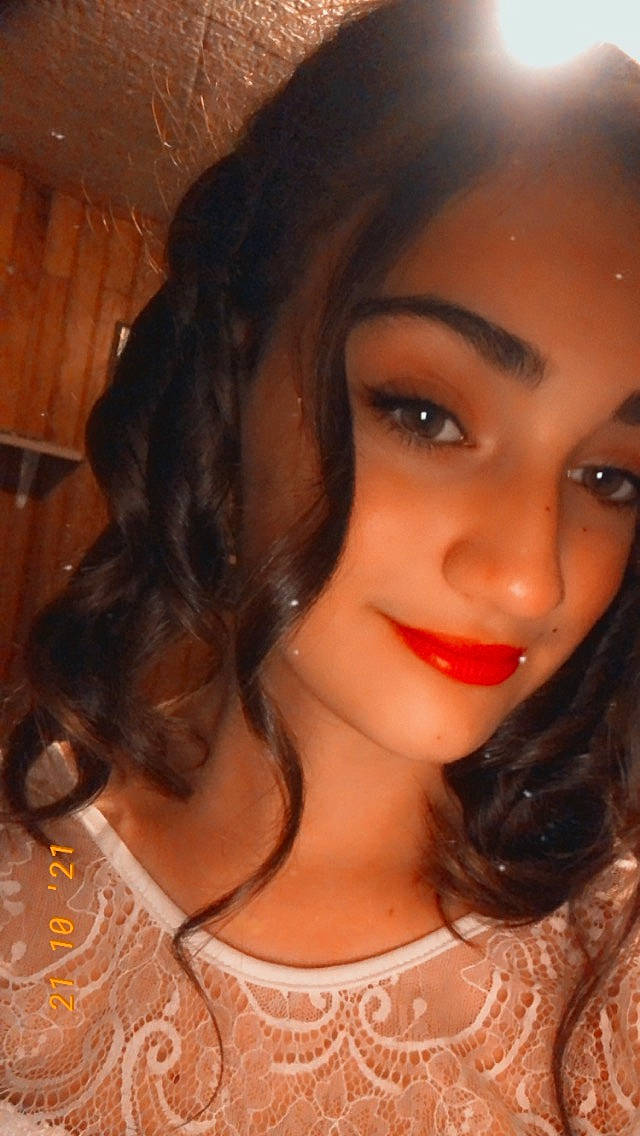 Emeline a rejoint le concours — aidez-le/la à gagner de superbes lots ! black_hair, cheek, eye_liner, eye_shadow, eyelash, flash_photography, forehead, hair, hairstyle, iris, jaw, layered_hair, lip, lipstick, makeover, neck, nose, person, ringlet, skin