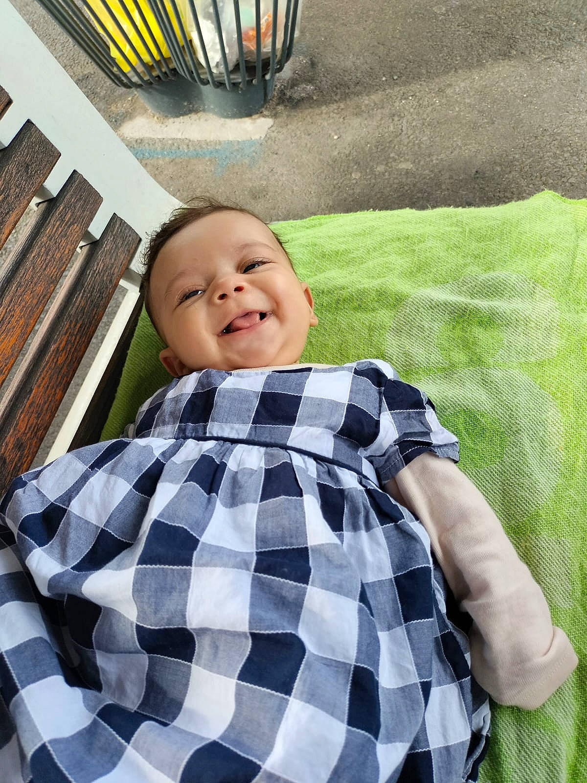 Ilaya participe au concours pour gagner de l'argent avec cette photo : baby_toddler_clothing, dress, eye, grass, happy, head, human_body, joy, pattern, person, plaid, plant, product, sleeve, smile, t_shirt, tartan, textile, toddler, tree