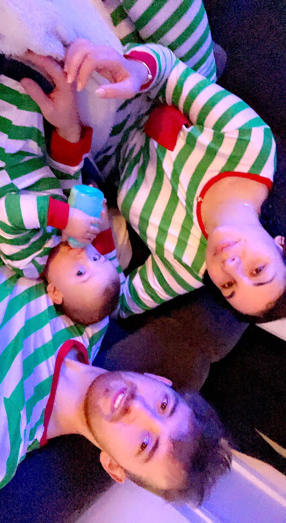 Loukas a rejoint le concours — aidez-le/la à gagner de superbes lots ! arm, baby, facial_expression, fashion, gesture, hand, happy, human, human_body, interaction, joint, joy, leg, mouth, muscle, orange, organ, person, pink, skin