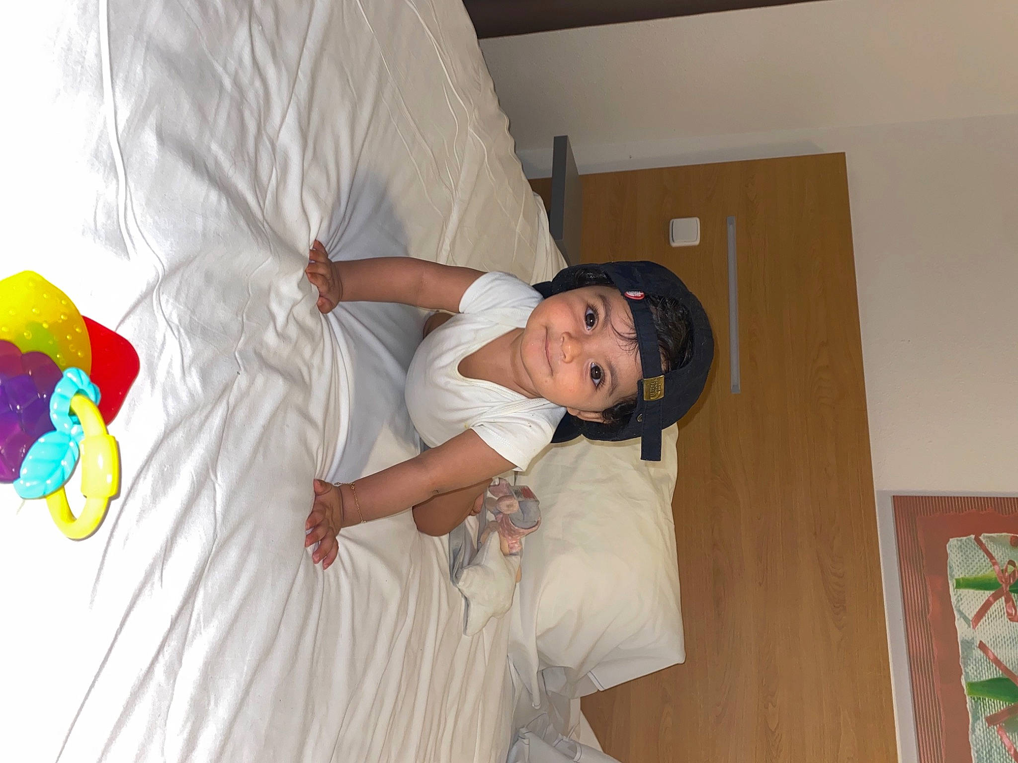 Bayan participe au concours pour gagner de l'argent avec cette photo : abdomen, baby, baby_products, bed, bed_sheet, bedding, bedroom, child, comfort, couch, event, flooring, fun, happy, hat, headwear, joy, linens, person, pillow