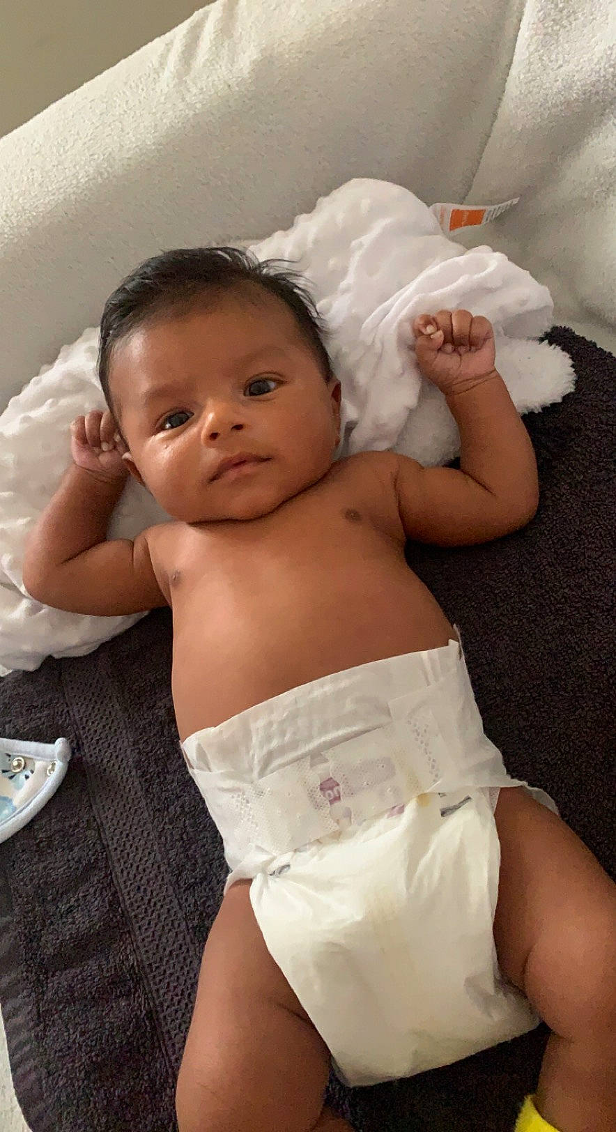 Keylan participe au concours pour gagner de l'argent avec cette photo : baby, baby_toddler_clothing, cheek, chest, comfort, diaper, eye, facial_expression, finger, gesture, human_body, iris, leg, mouth, person, shoulder, skin, stomach, thumb, toddler