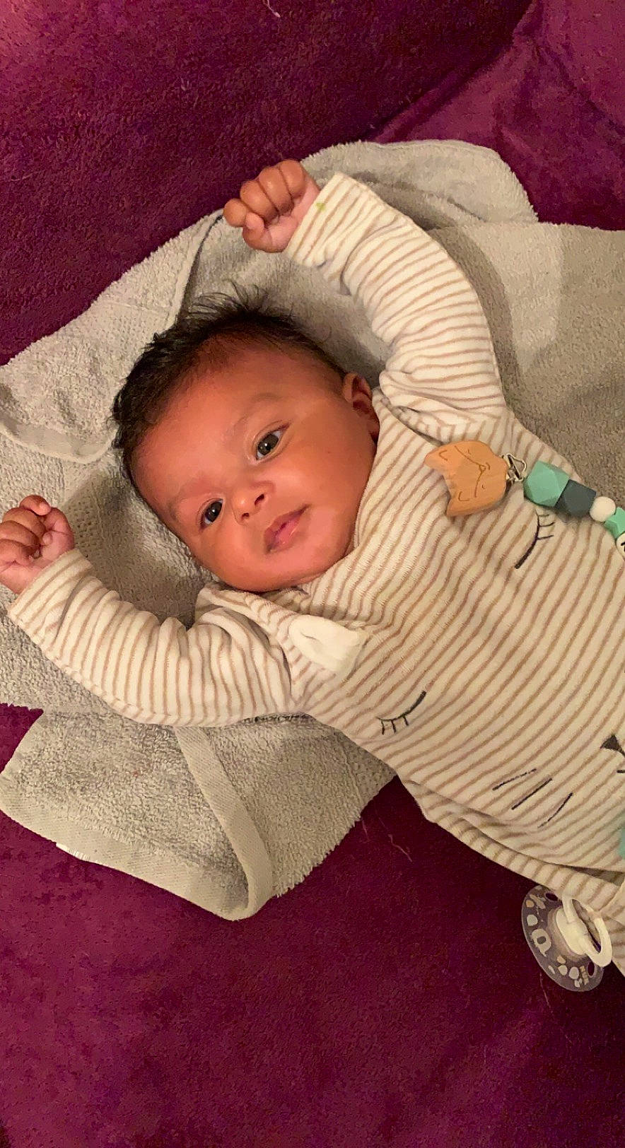 Keylan participe au concours pour gagner de l'argent avec cette photo : baby, baby_toddler_clothing, cheek, child, comfort, eye, face, facial_expression, flooring, iris, linens, nose, person, room, sitting, skin, sleeve, textile, toddler, vertebrate