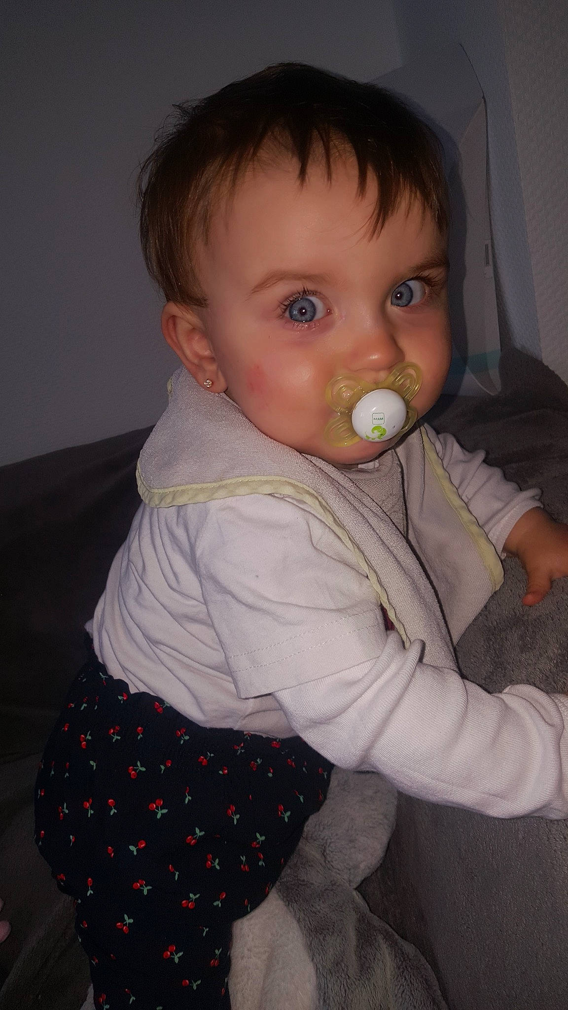 Laïya participe au concours pour gagner de l'argent avec cette photo : baby, cheek, child, eye, joy, person, toddler