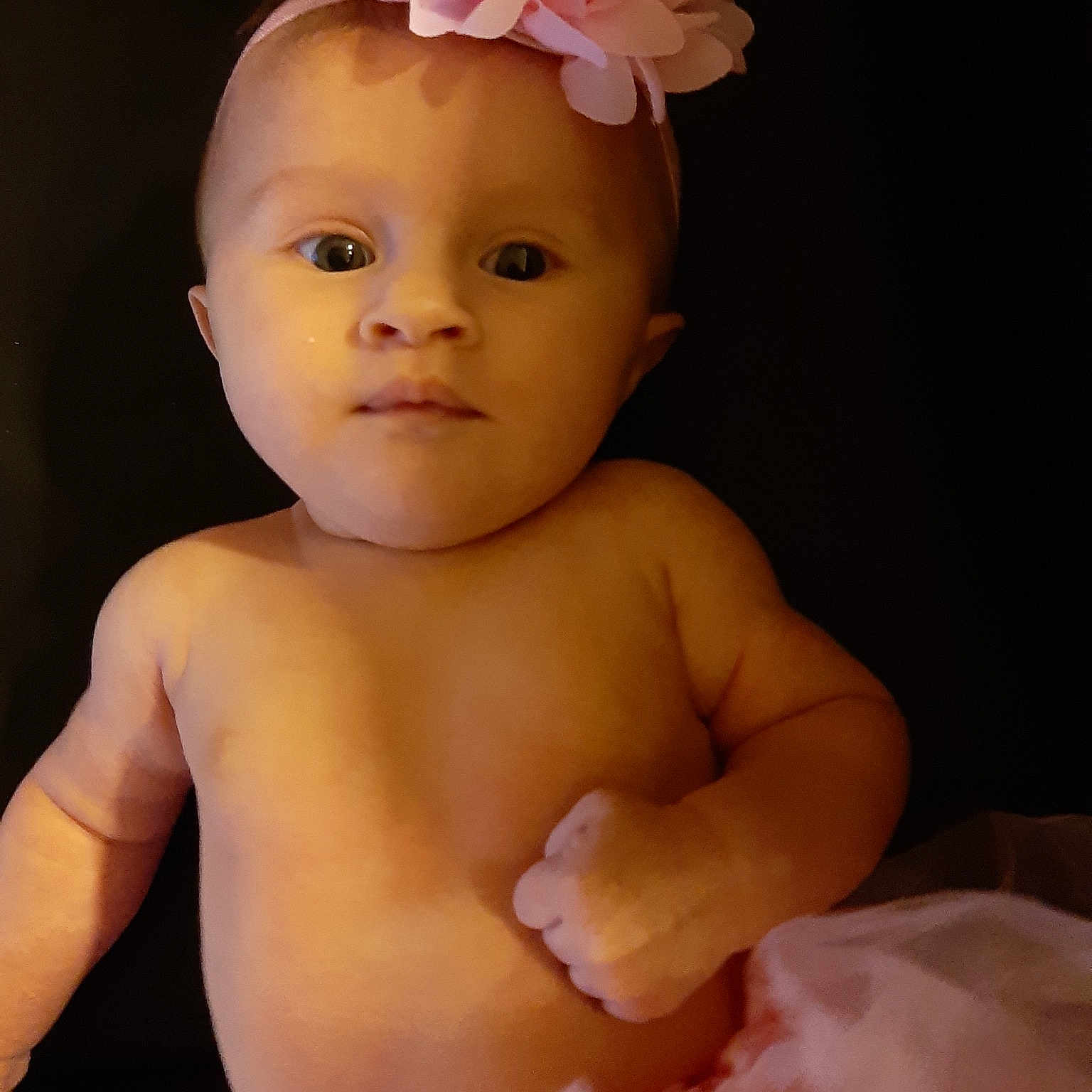 Zoé participe au concours pour gagner de l'argent avec cette photo : cheek, child, girl, hair_accessory, headband, infant, person, pink, skin, toddler