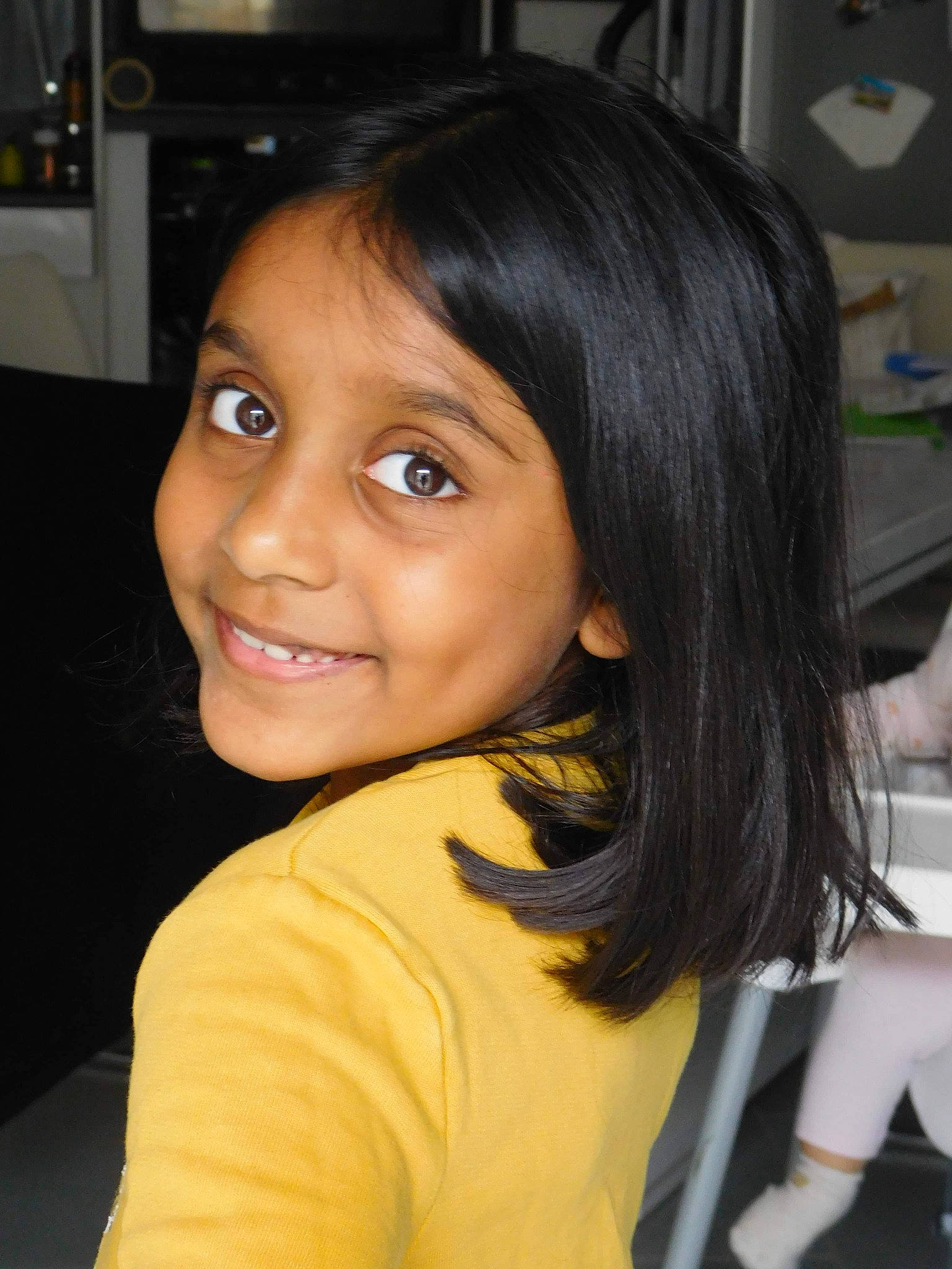 Alizee participe au concours pour gagner de l'argent avec cette photo : bangs, beauty, black_hair, bob_cut, brown_hair, chin, eyebrow, face, feathered_hair, forehead, hair, hair_coloring, hairstyle, joy, layered_hair, lip, long_hair, makeover, person, smile