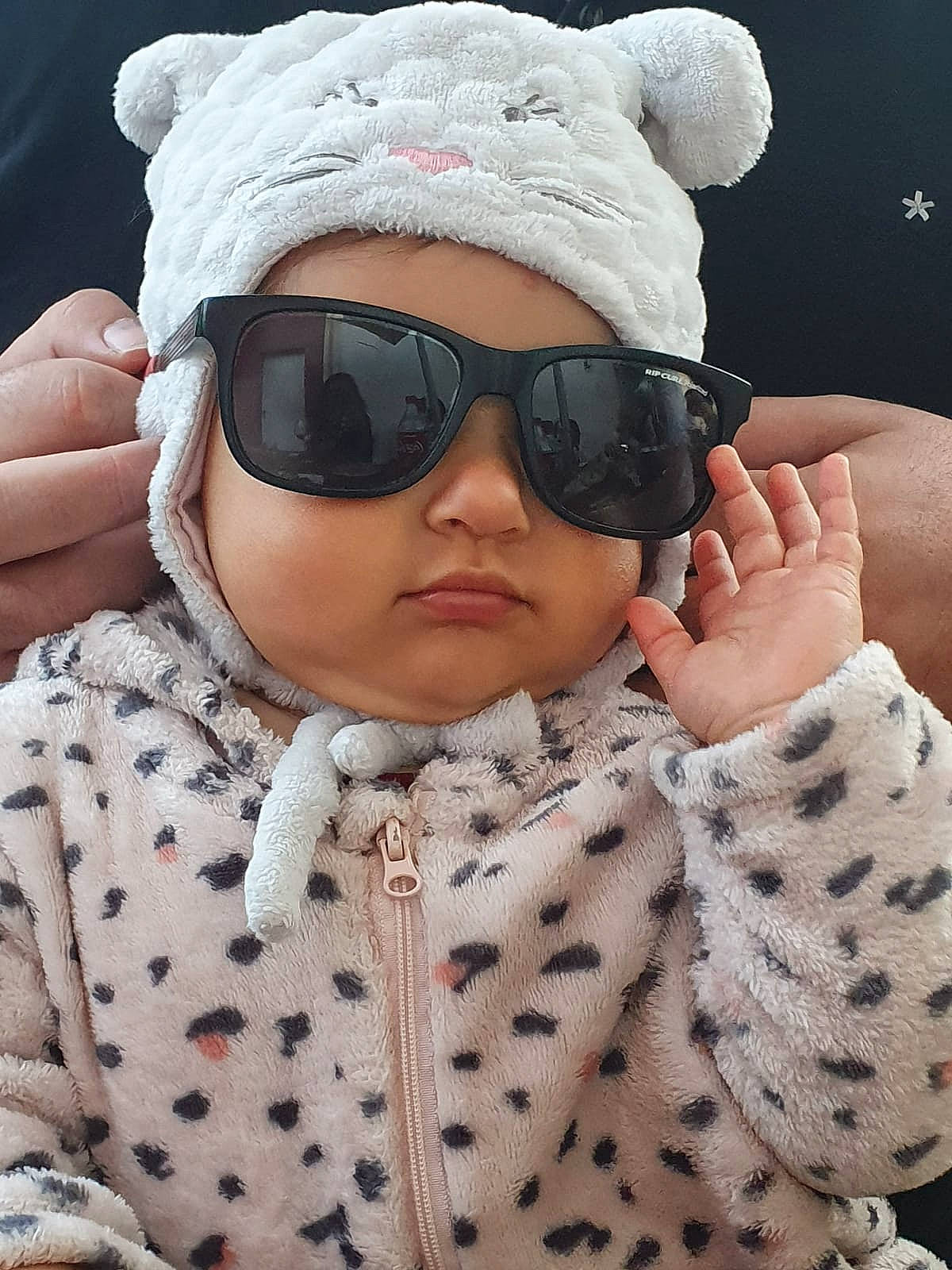 Alyah a rejoint le concours — aidez-le/la à gagner de superbes lots ! aviator_sunglass, cap, child, cool, eyewear, glasses, headgear, headwear, lip, outerwear, person, photography, selfie, sunglasses, vision_care