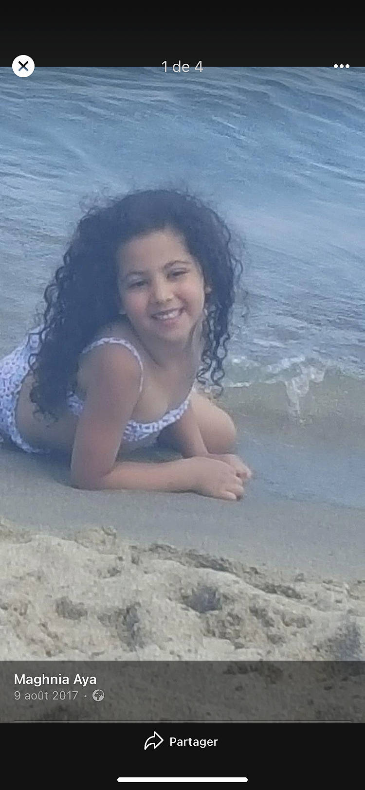 Aya participe au concours pour gagner de l'argent avec cette photo : azure, beach, child, cloud, dress, eye, flash_photography, fun, hair, hand, happy, head, joy, leisure, long_hair, person, shore, smile, summer, swimwear