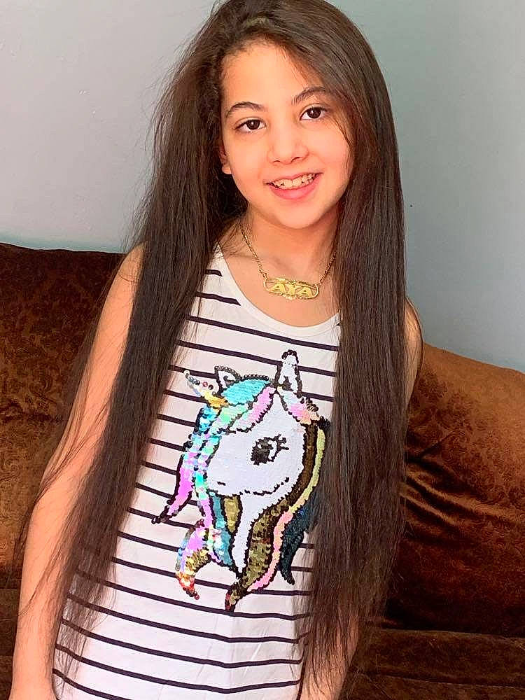 Aya participe au concours pour gagner de l'argent avec cette photo : arm, cool, eyelash, fashion_design, flash_photography, happy, head, joint, joy, neck, necklace, outerwear, person, shoulder, skin, sleeve, smile, street_fashion, t_shirt, textile