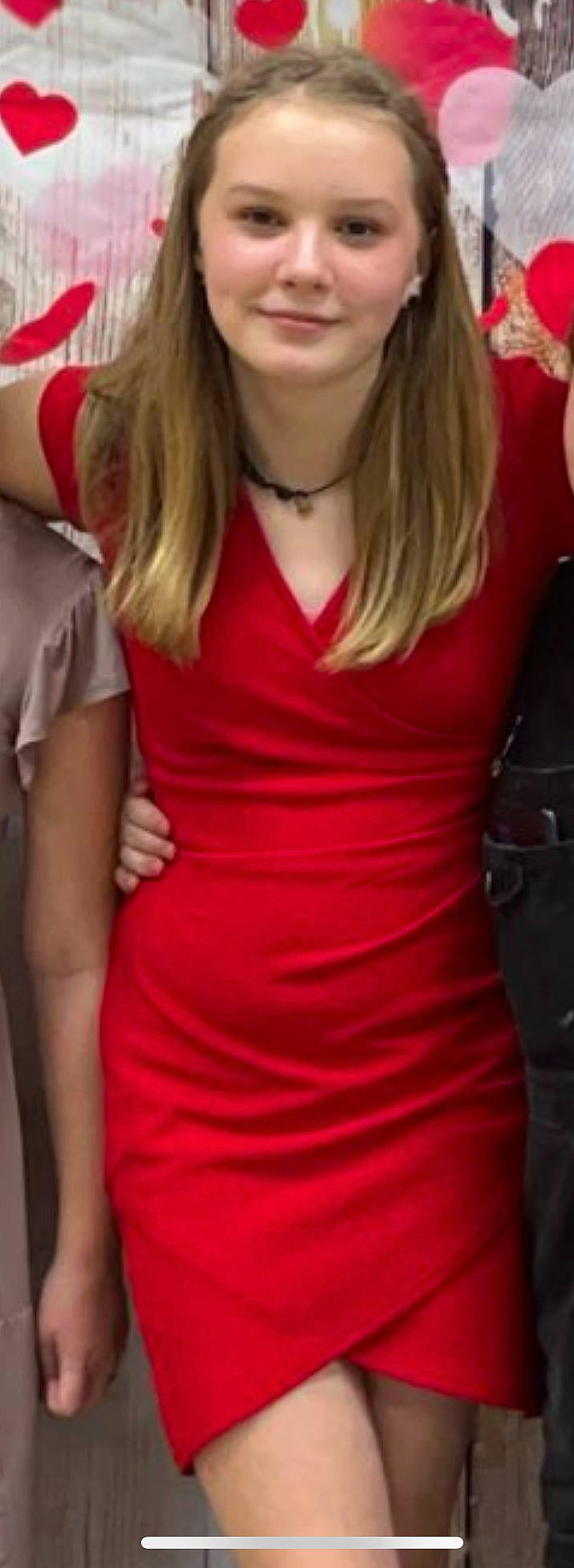 Justice is registered to the contest to win money with this photo: blond, chest, day_dress, elbow, eyelash, fashion_design, human_leg, jewellery, joint, joy, knee, layered_hair, magenta, neck, person, shoulder, sleeve, sportswear, t_shirt, thigh