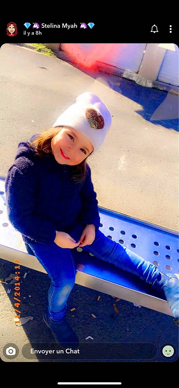 Myah a rejoint le concours — aidez-le/la à gagner de superbes lots ! active_pants, baby_toddler_clothing, beanie, blue, bonnet, boot, child_model, cobalt_blue, cool, electric_blue, headgear, headwear, hood, hoodie, jacket, joy, knee, knit_cap, outerwear, person