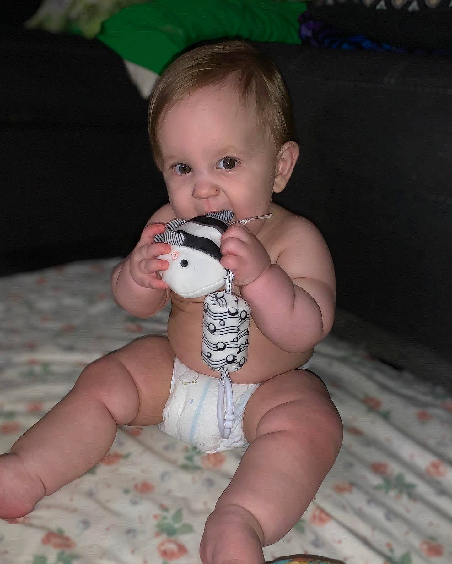 Archie is registered to the contest to win money with this photo: arm, baby, baby_toddler_clothing, cheek, chest, eye, finger, hand, head, human_body, iris, joint, leg, mouth, muscle, neck, nose, person, pink, skin