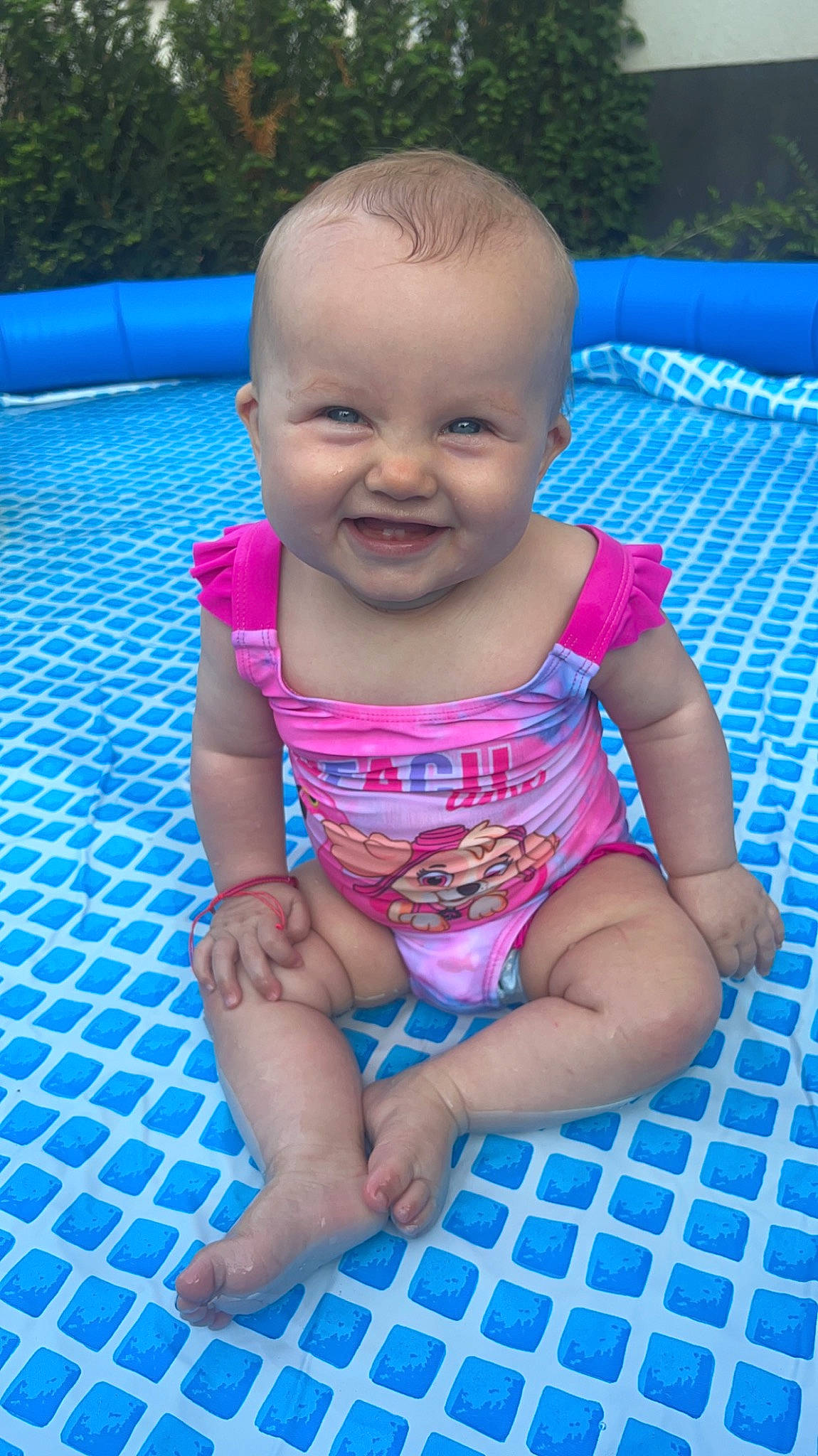 Emilia a rejoint le concours — aidez-le/la à gagner de superbes lots ! aqua, baby, baby_toddler_clothing, blue, cheek, face, flooring, grass, happy, head, human_body, joy, leg, leisure, mouth, person, pink, purple, skin, smile