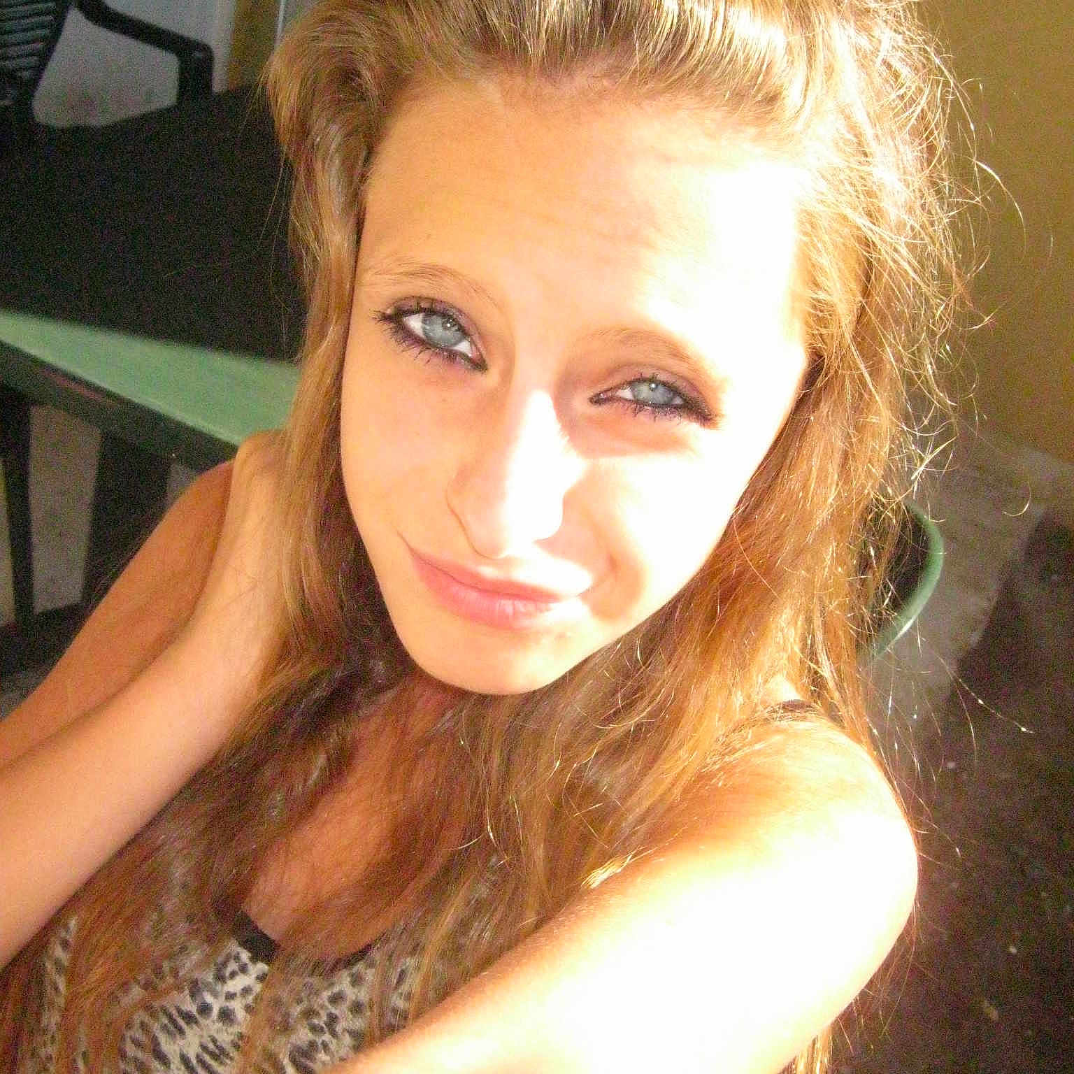 Kessy participe au concours pour gagner de l'argent avec cette photo :