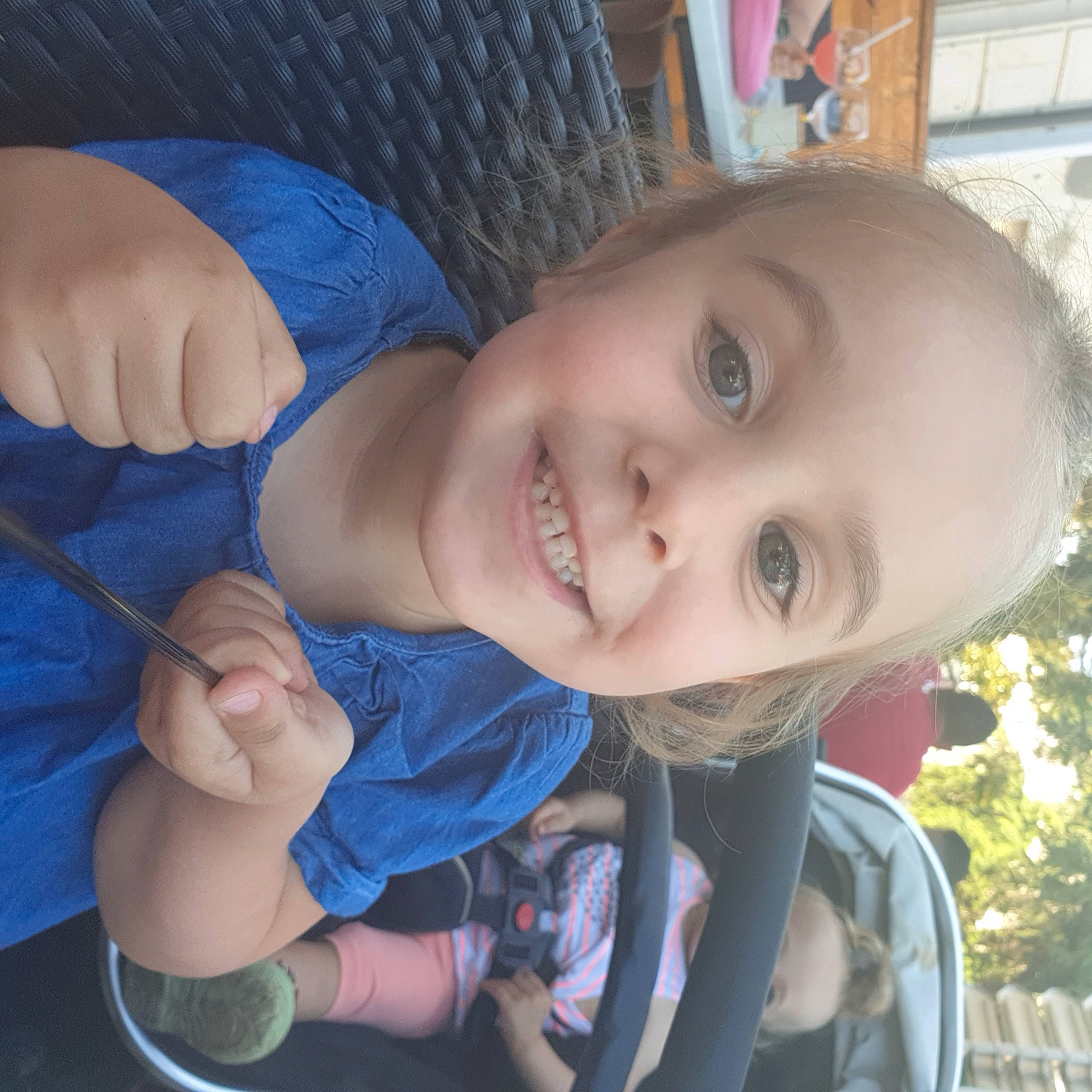 Noëlyne participe au concours pour gagner de l'argent avec cette photo : baby, baby_toddler_clothing, blue, cheek, cool, eyebrow, facial_expression, fun, gesture, happy, iris, joy, leg, lip, mouth, nose, person, plant, skin, smile