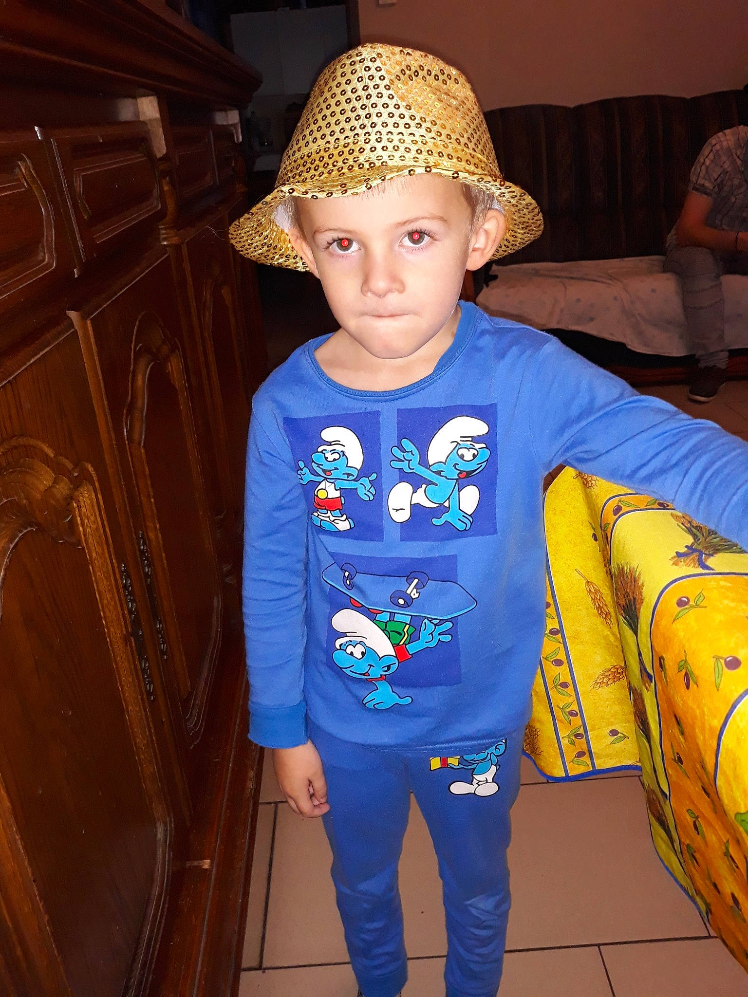 Kellyan a rejoint le concours — aidez-le/la à gagner de superbes lots ! child, clothing, electric_blue, person, sleeve, toddler