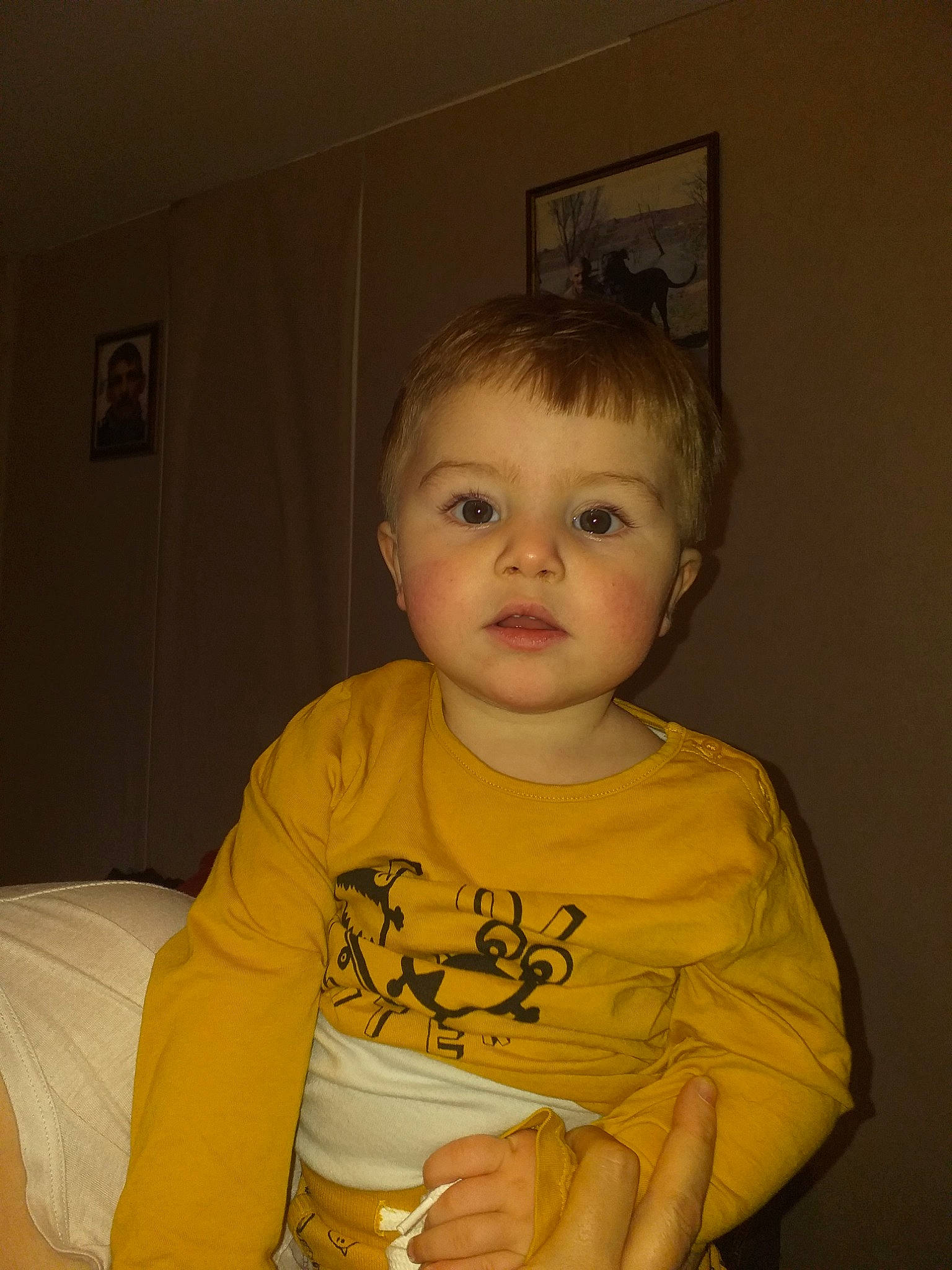 Loucyann participe au concours pour gagner de l'argent avec cette photo : arm, baby, cheek, child, chin, mouth, person, sitting, smile, standing, toddler, yellow