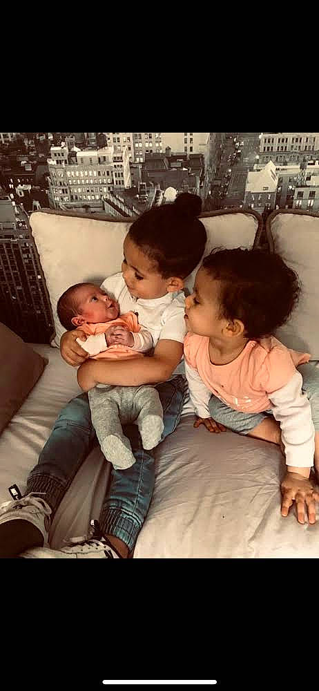 Kiara participe au concours pour gagner de l'argent avec cette photo : baby, beauty, child, comfort, electronic_device, event, face, facial_expression, flash_photography, friendship, fun, hairstyle, happy, interaction, lap, person, room, sitting, snapshot, sock