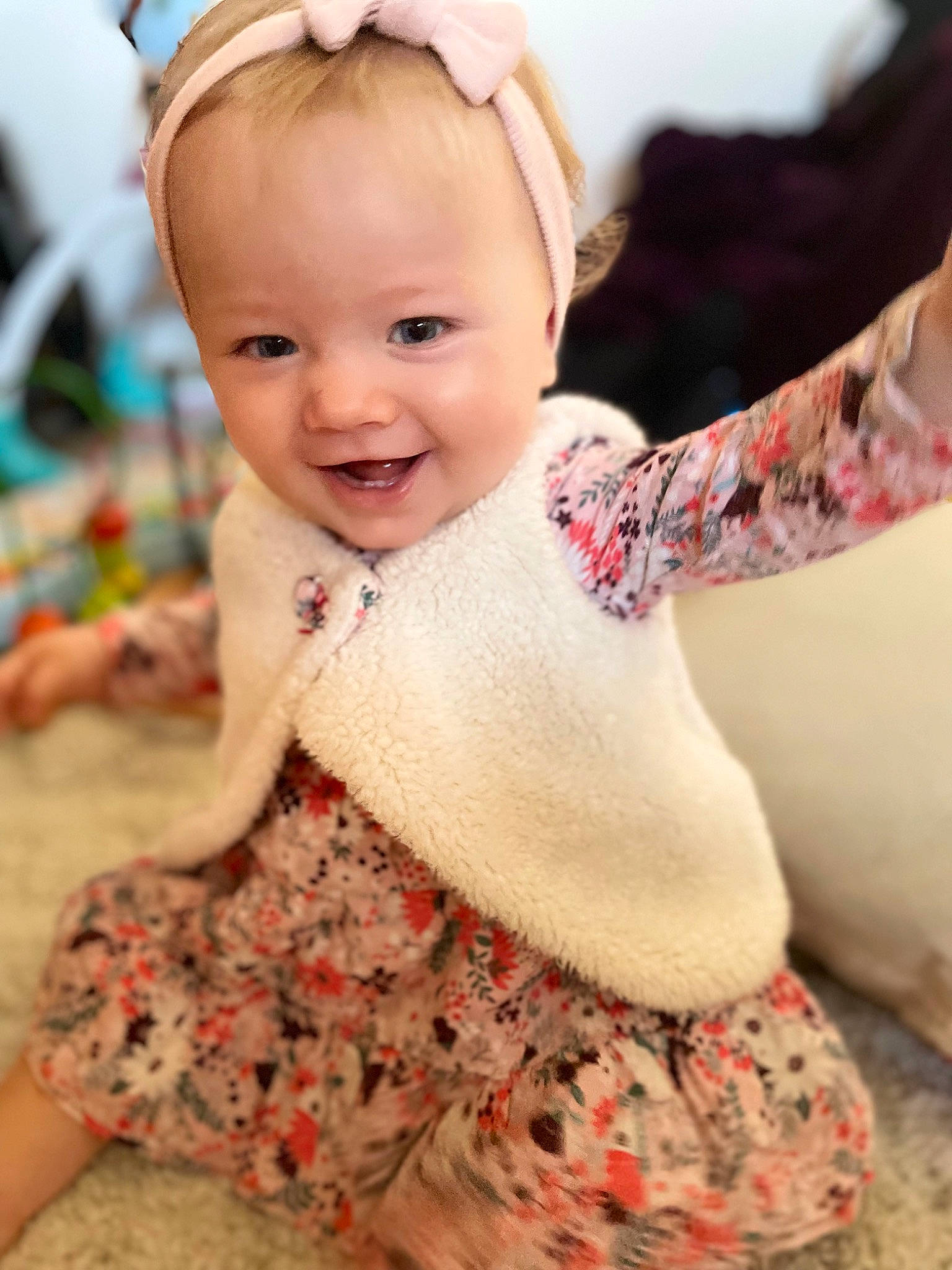 Vaïana a rejoint le concours — aidez-le/la à gagner de superbes lots ! baby, baby_toddler_clothing, beauty, child, event, eye, face, flash_photography, happy, head, iris, jewellery, joy, pattern, person, photograph, pink, sitting, skin, sleeve