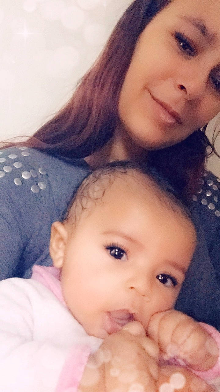 Soukaina participe au concours pour gagner de l'argent avec cette photo : baby, beauty, cheek, child, chin, eye, eyebrow, face, finger, forehead, hand, head, lip, mother, mouth, nose, person, photography, selfie, skin