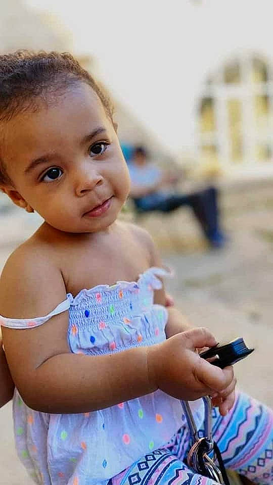 Soukaina a rejoint le concours — aidez-le/la à gagner de superbes lots ! baby, child, ear, person, play, skin, smile, toddler