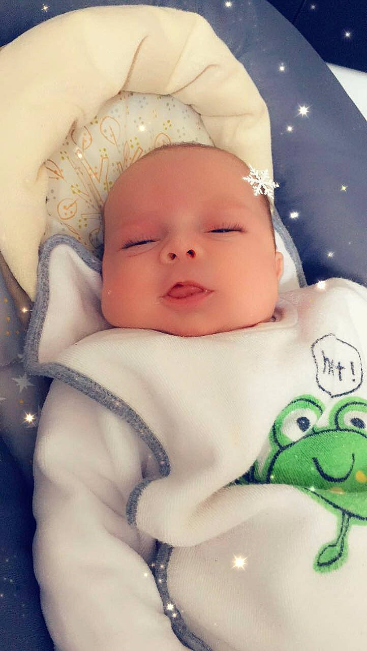 Zoé a rejoint le concours — aidez-le/la à gagner de superbes lots ! baby, baby_sleeping, bedtime, cheek, child, eye, face, forehead, head, mouth, nose, person, skin, toddler