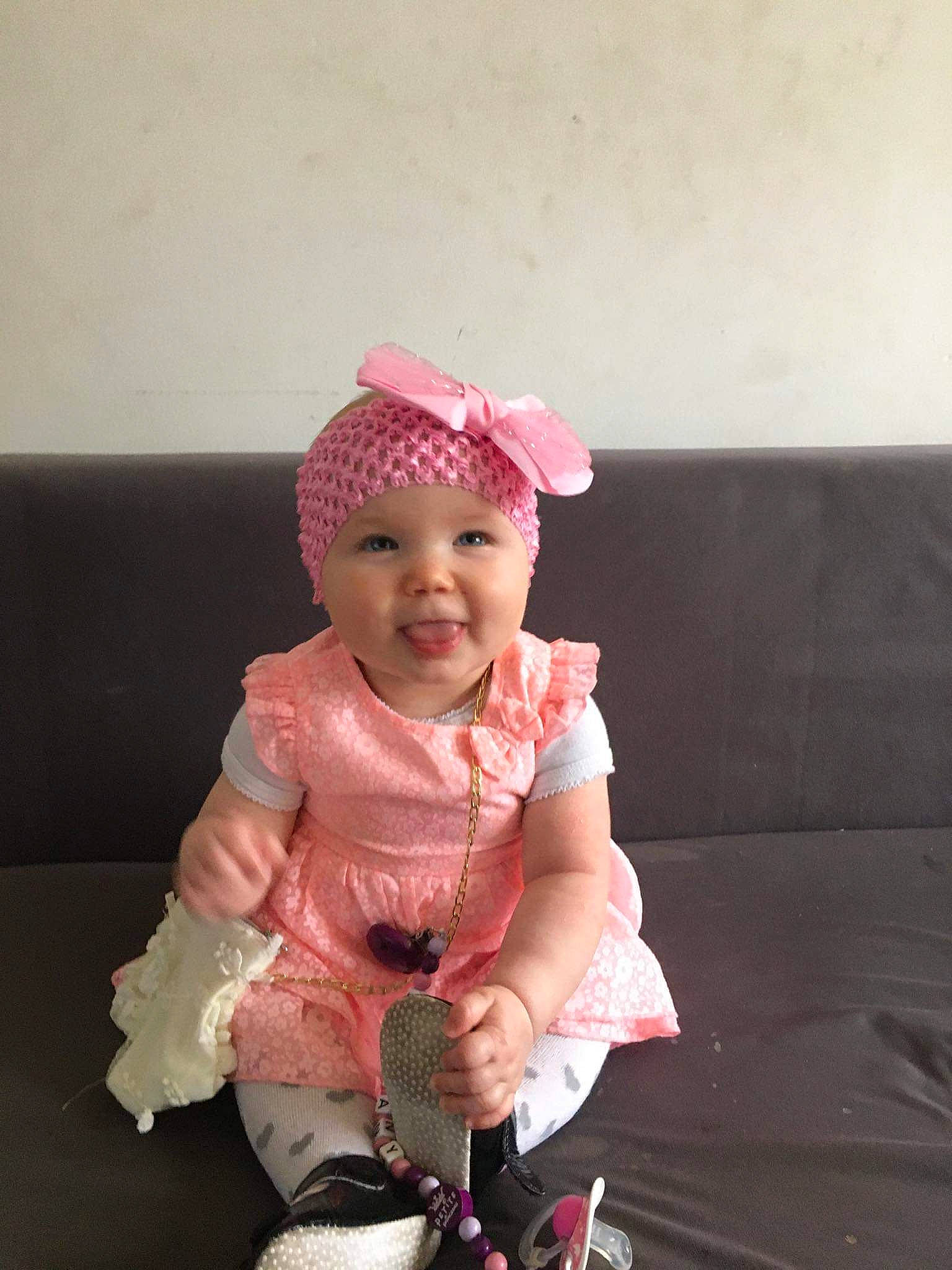 Leïlany a rejoint le concours — aidez-le/la à gagner de superbes lots ! baby, bonnet, child, figurine, headgear, headwear, person, pink, toddler