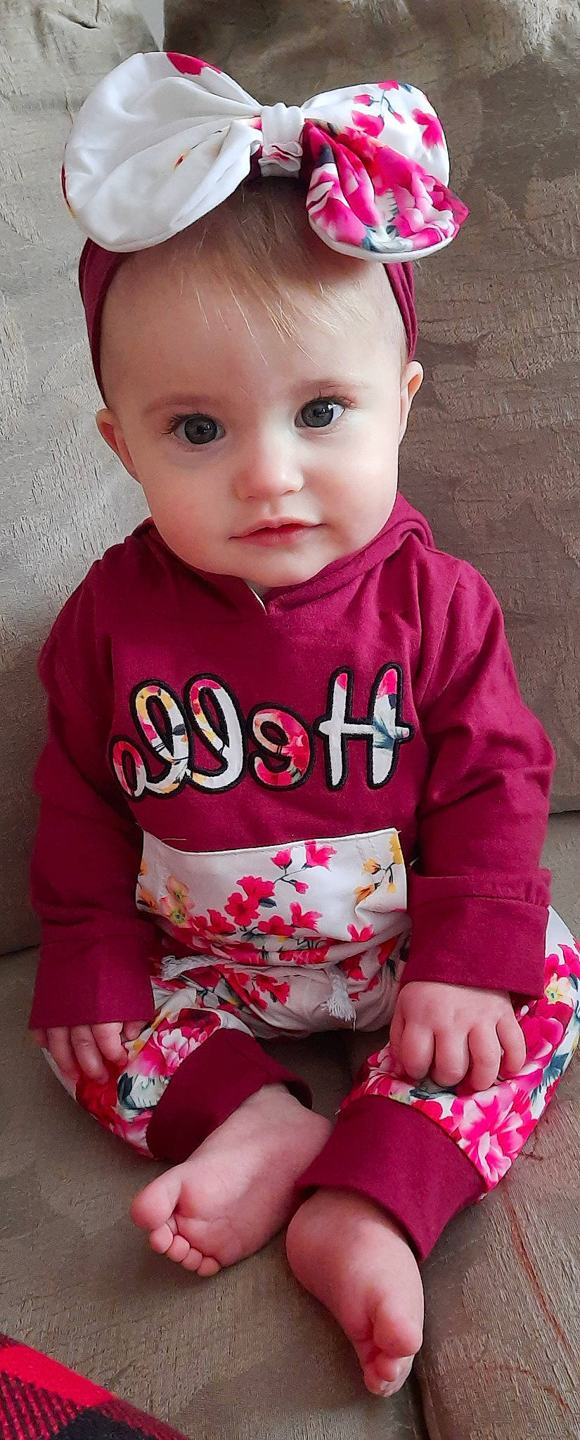 Arielle participe au concours pour gagner de l'argent avec cette photo : arm, baby_toddler_clothing, cheek, clothing, eye, face, facial_expression, hair, head, human_body, leg, lip, neck, organ, outerwear, person, product, skin, sleeve, t_shirt