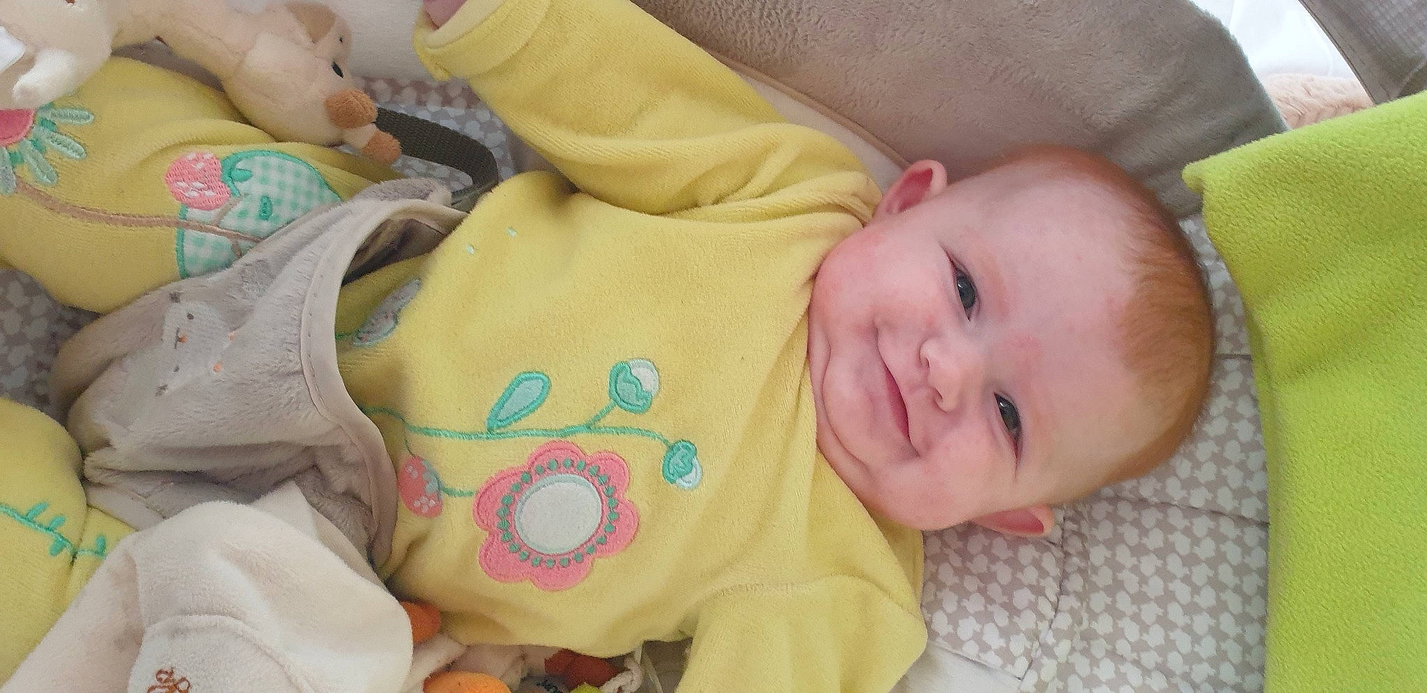 Milla a rejoint le concours — aidez-le/la à gagner de superbes lots ! arm, baby, baby_toddler_clothing, cheek, chin, comfort, eye, finger, grass, hand, head, human_body, iris, joy, mouth, nose, organ, person, skin, sleeve