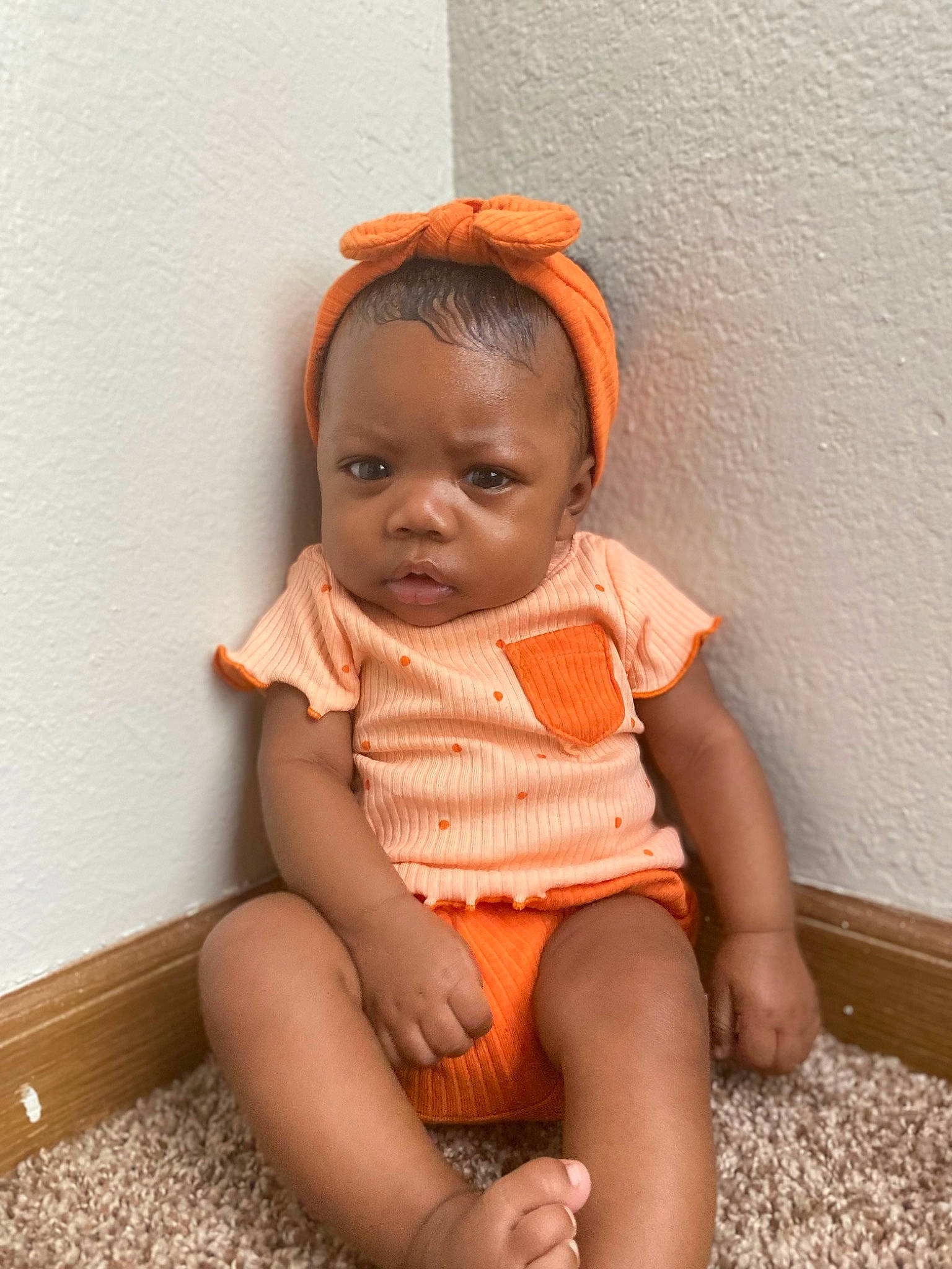 Yari is registered to the contest to win money with this photo: baby, baby_toddler_clothing, cheek, chest, child, elbow, face, finger, foot, hair, human_leg, knee, nail, peach, person, shorts, sitting, standing, thigh, toddler